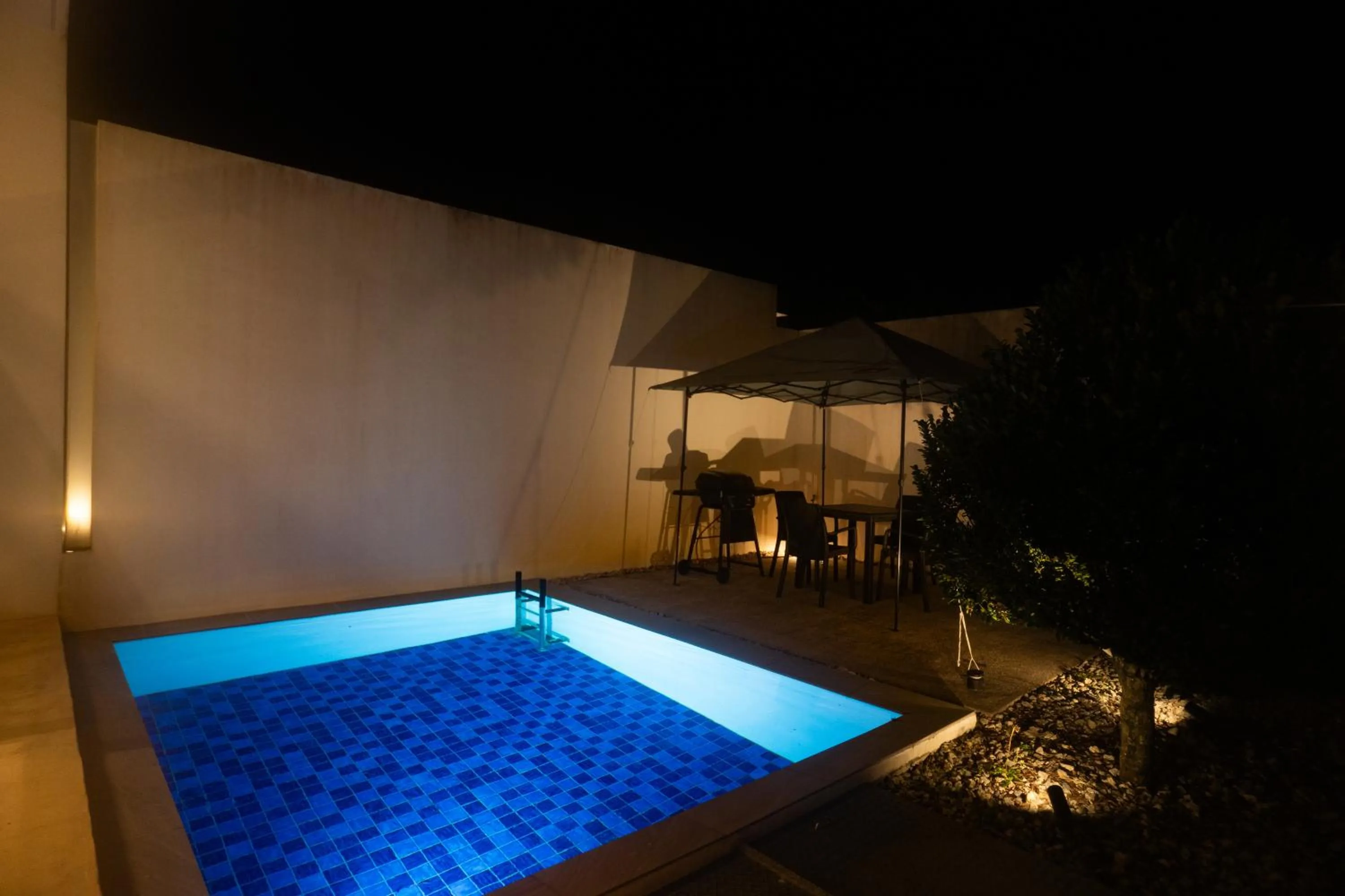 Pool view in Secret Villas by Relapool