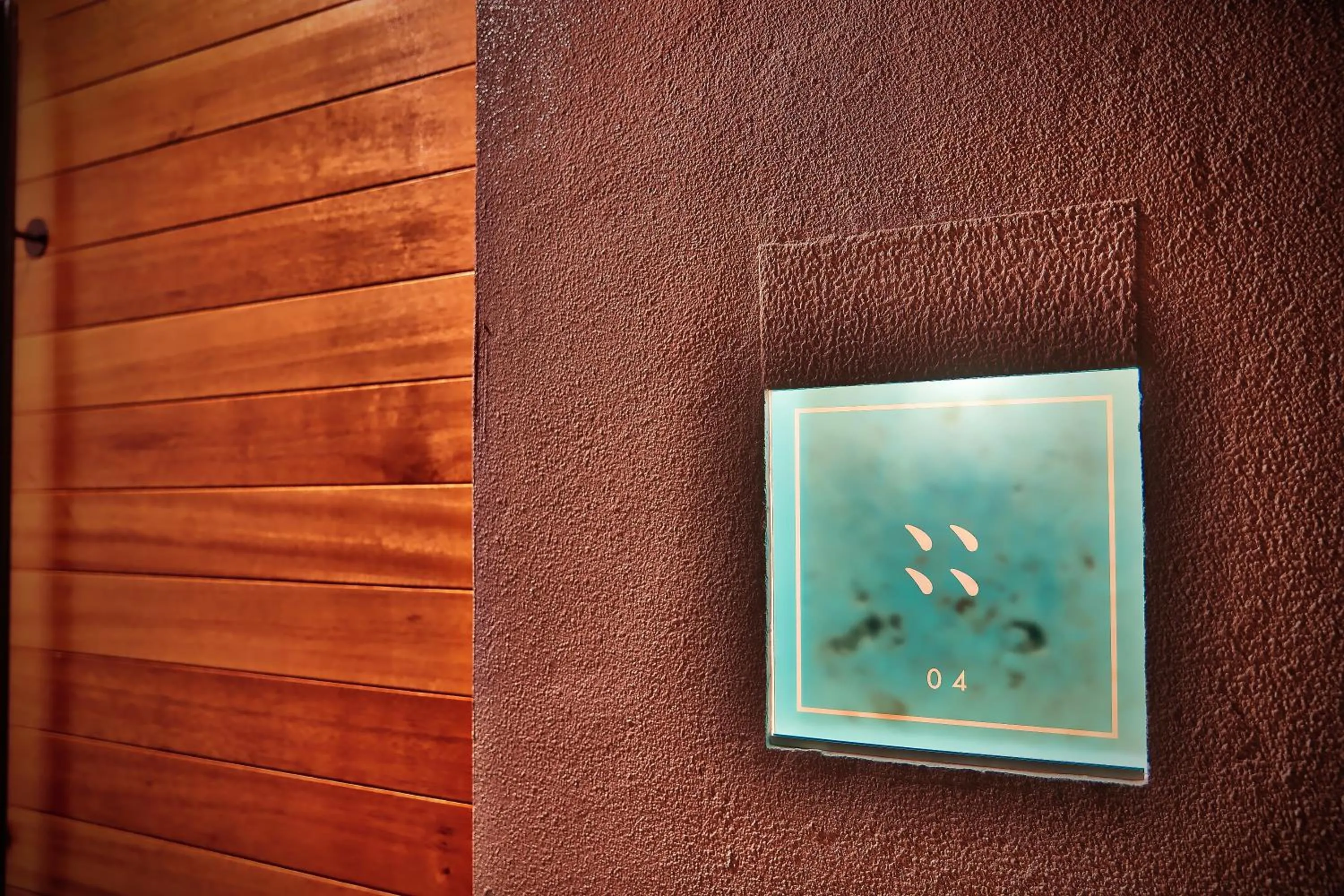 Facade/entrance in Secret Villas by Relapool