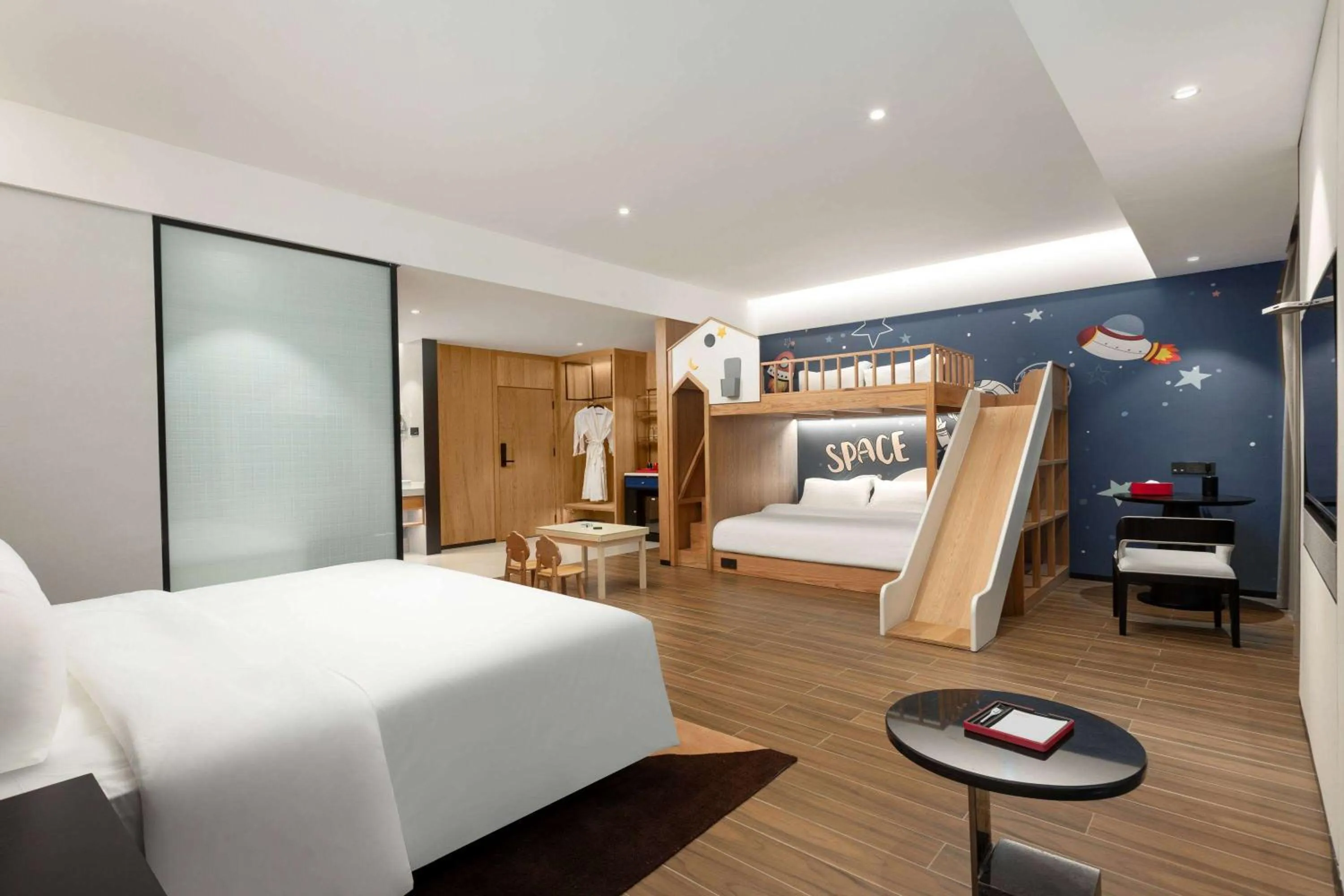 Photo of the whole room, Bed in Ramada by Wyndham Xishuangbanna Jinghong