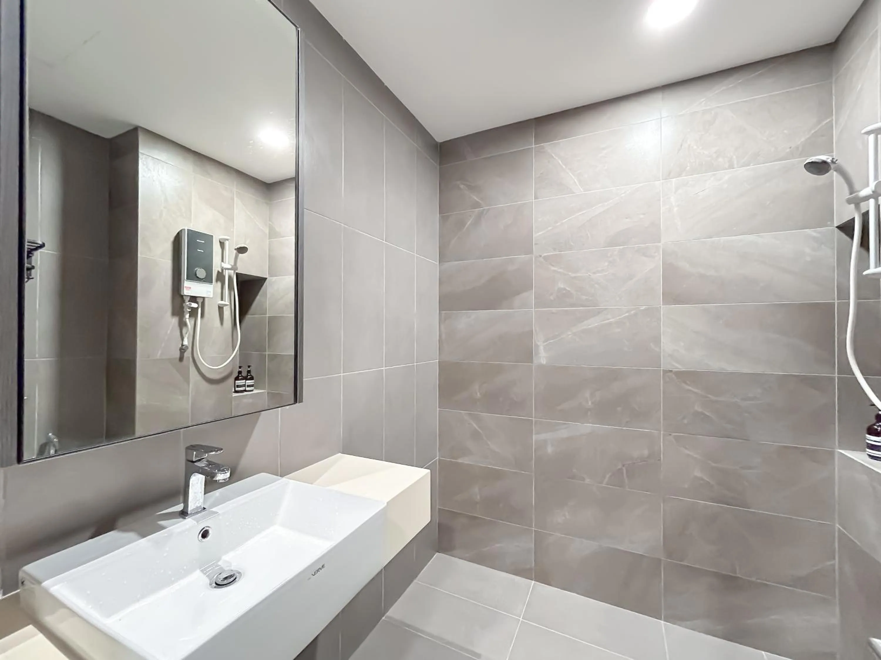 Mossaz by Manhattan Group