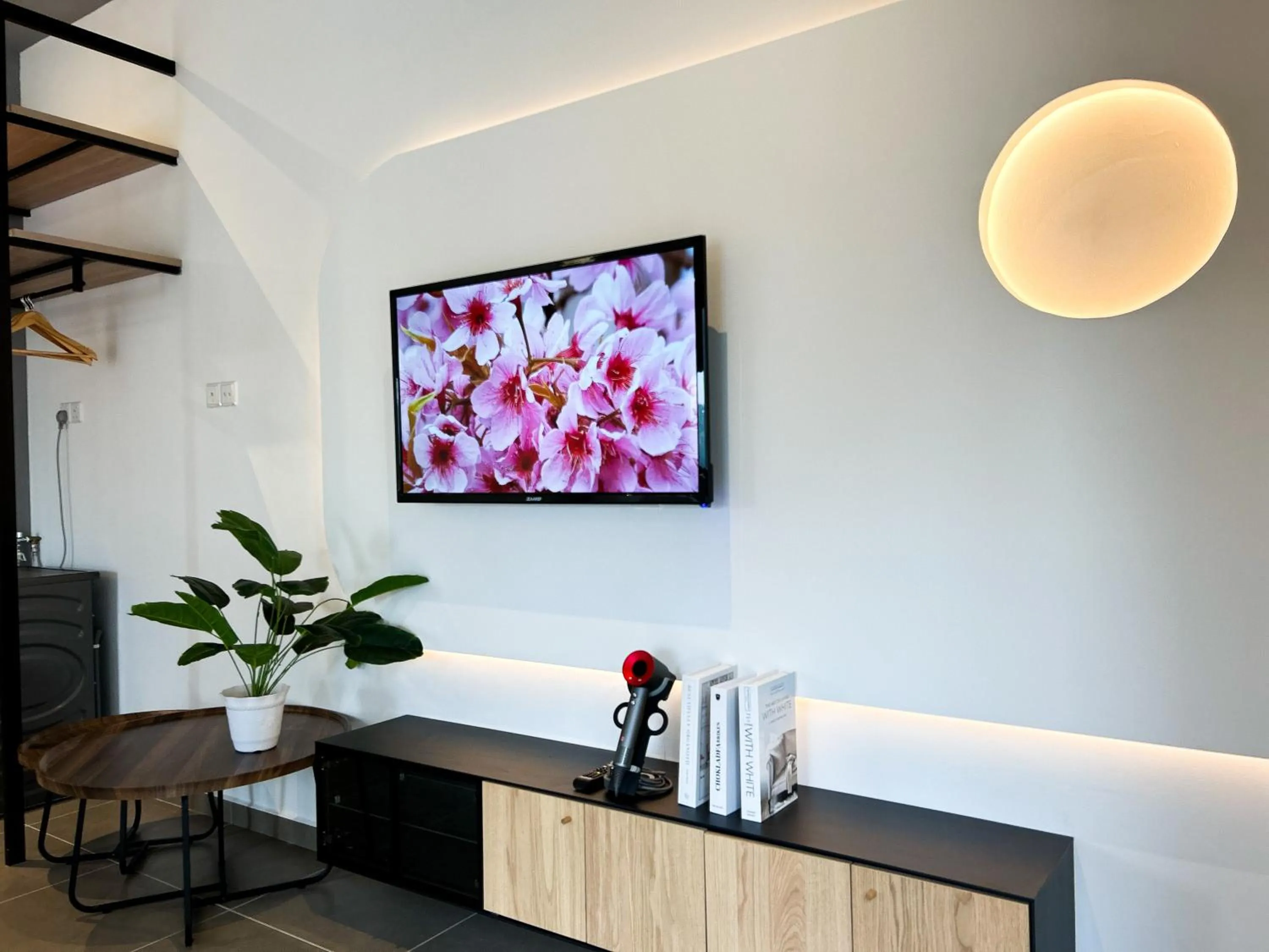 Mossaz by Manhattan Group