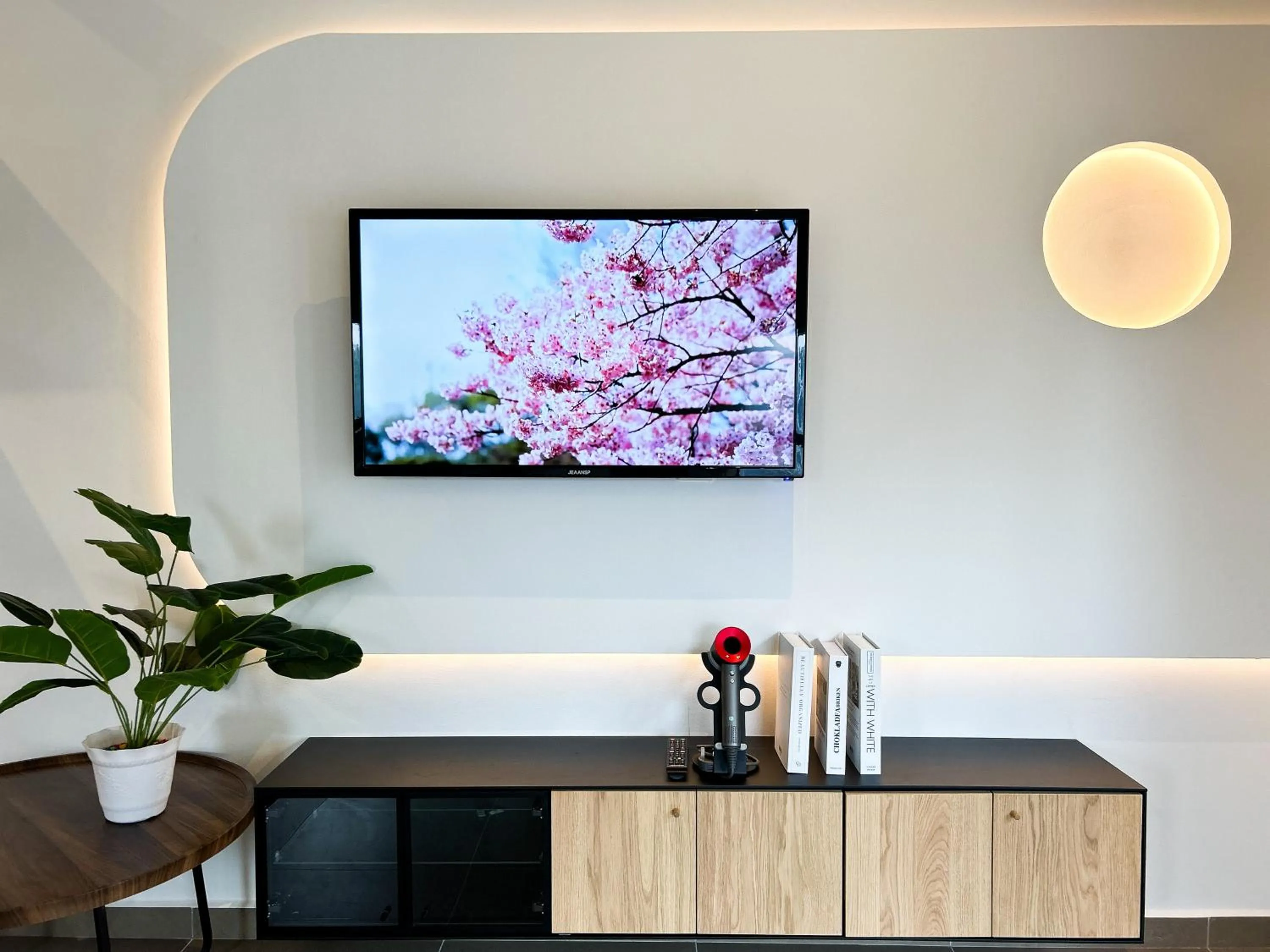 Mossaz by Manhattan Group