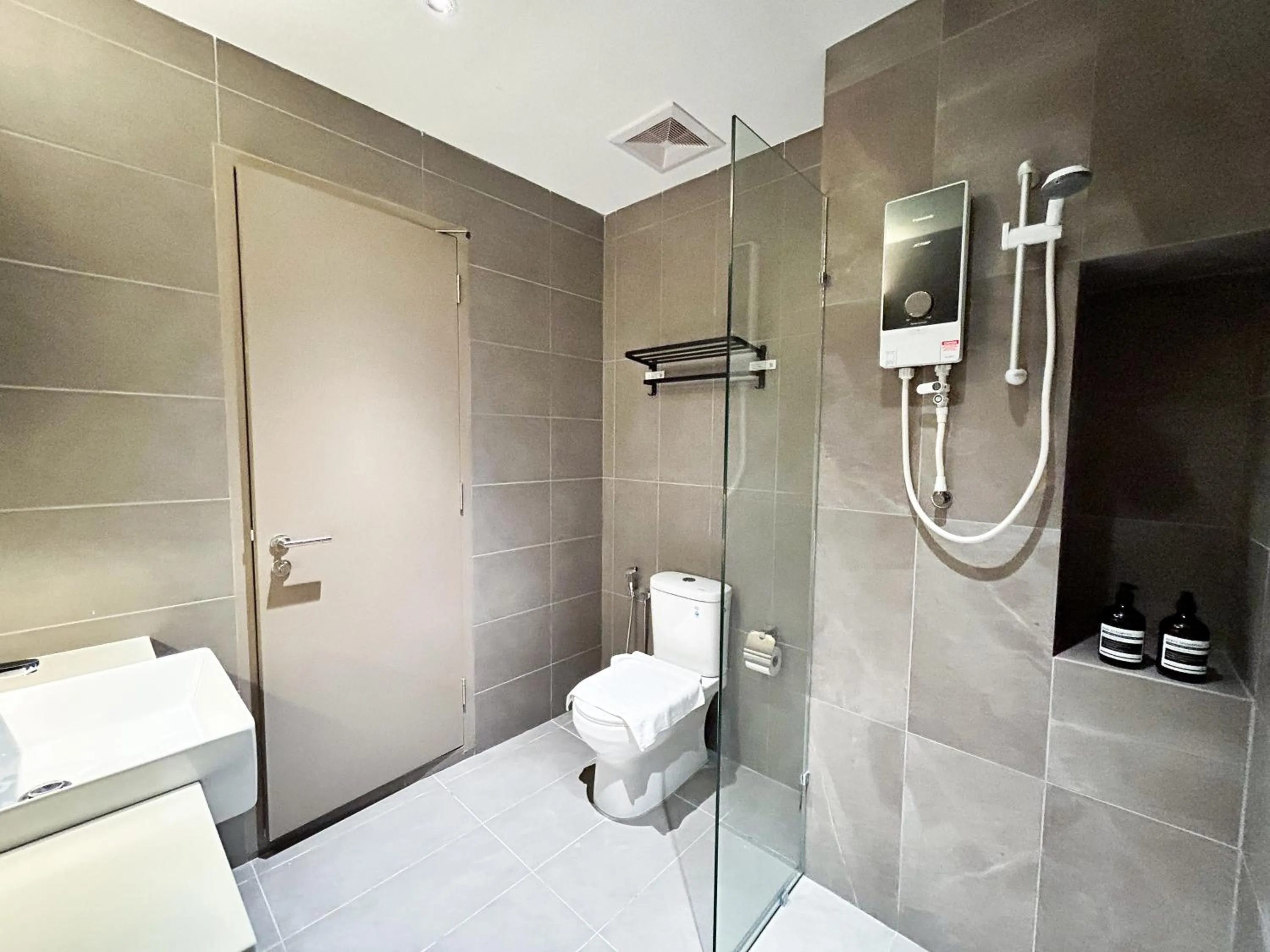 Mossaz by Manhattan Group