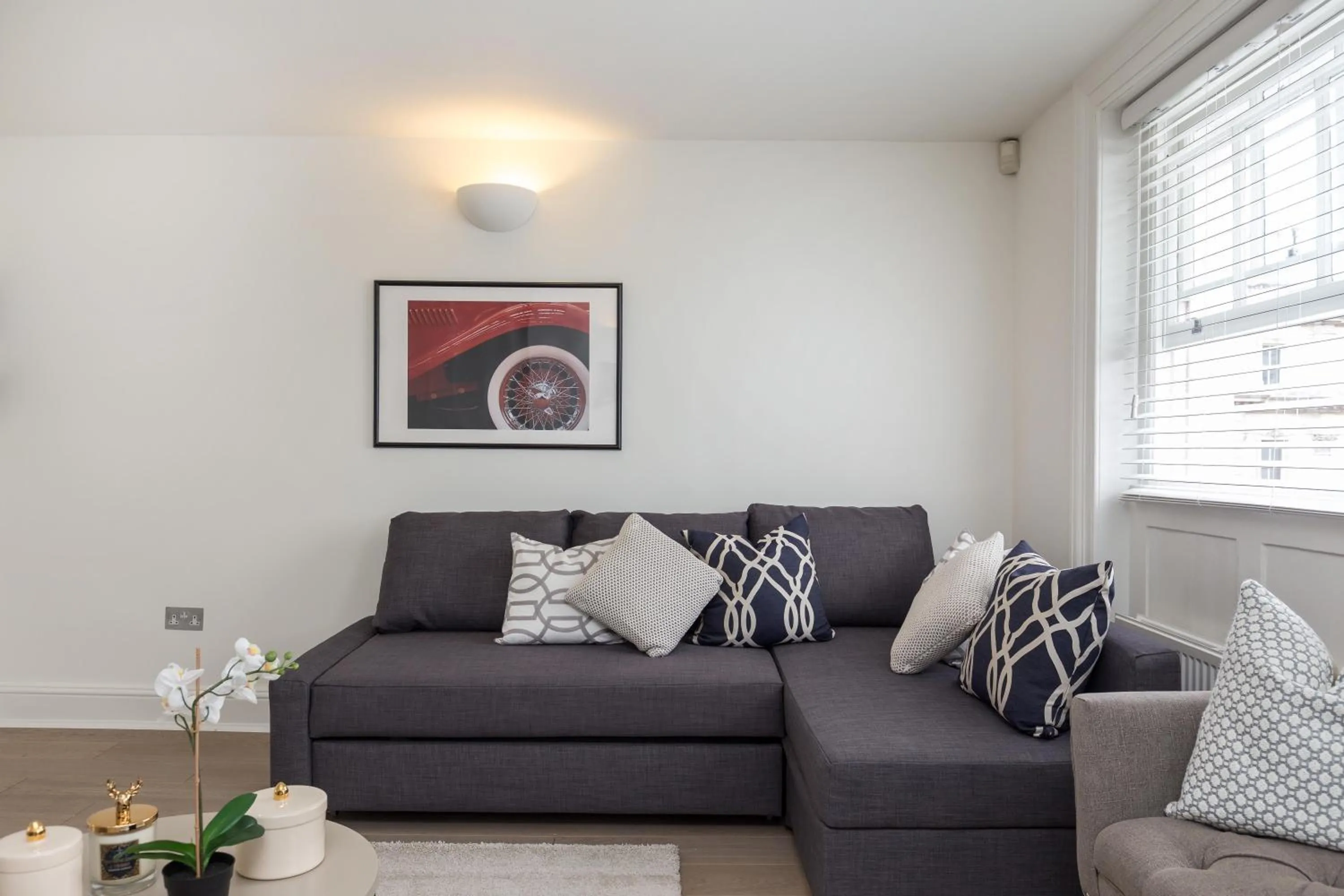 TV and multimedia in Covent Garden 2BR - Urban Chic Apartment