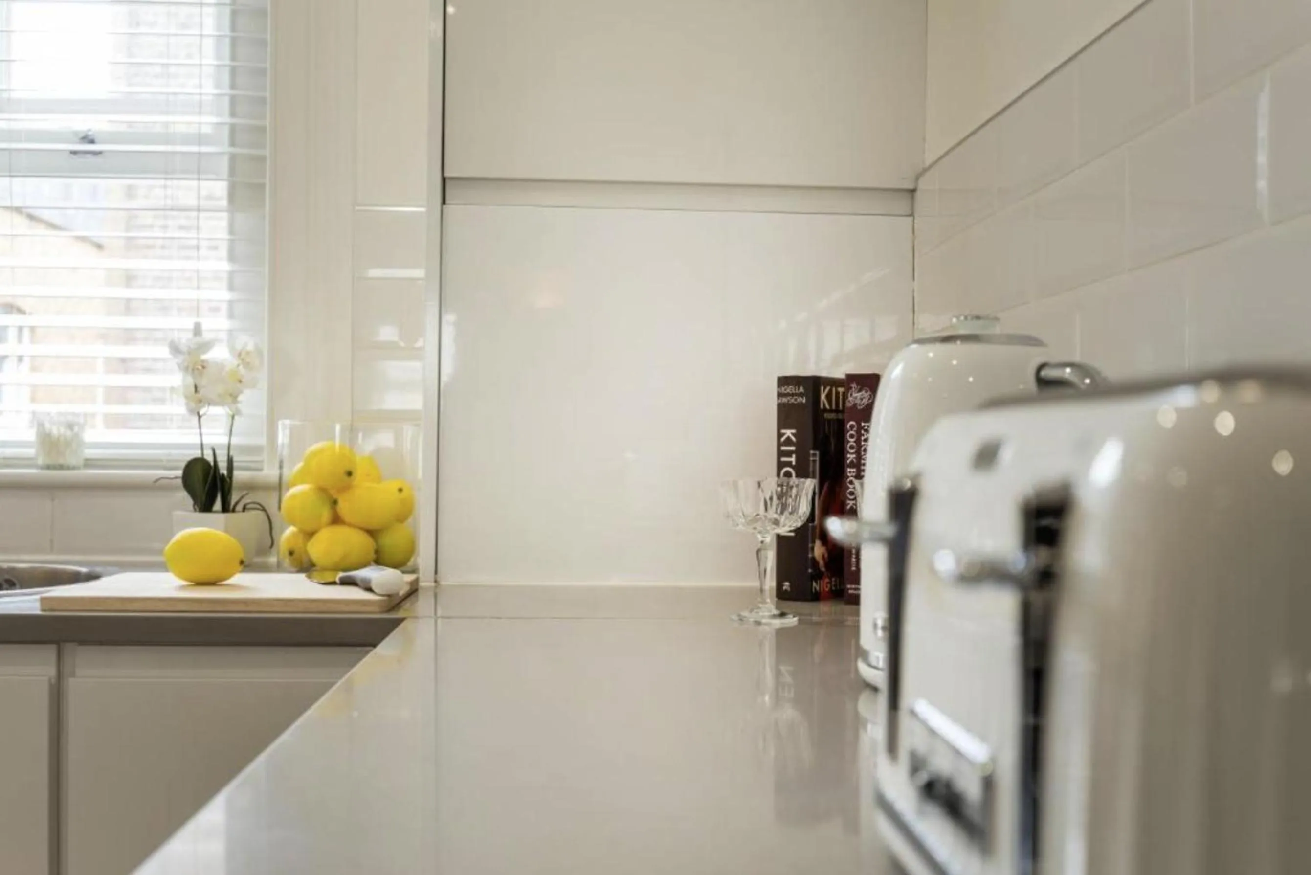 Kitchen or kitchenette in Covent Garden 2BR - Urban Chic Apartment