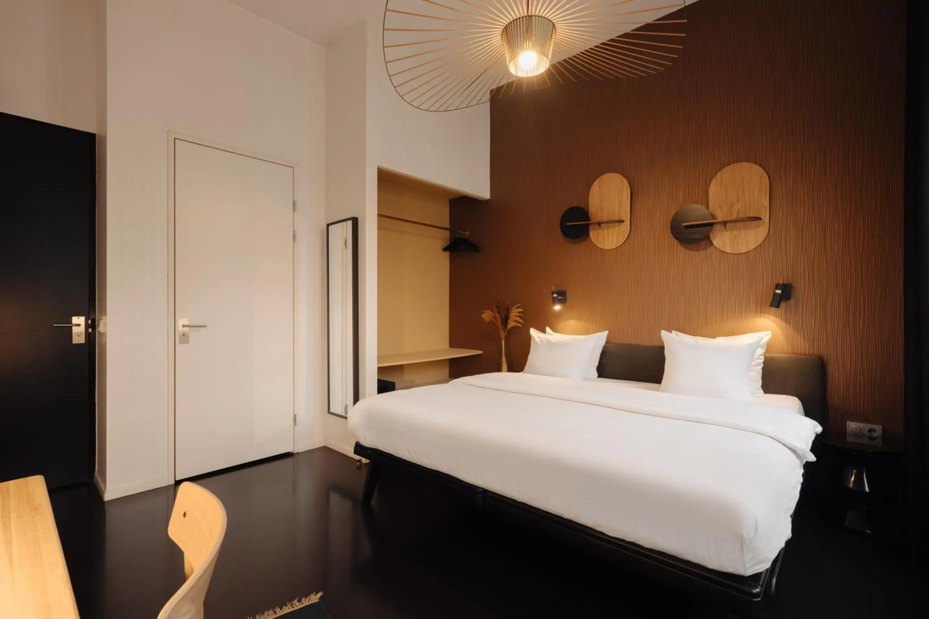 Large Double Room in Hotel V Frederiksplein Large Double Room in Hotel V Frederiksplein