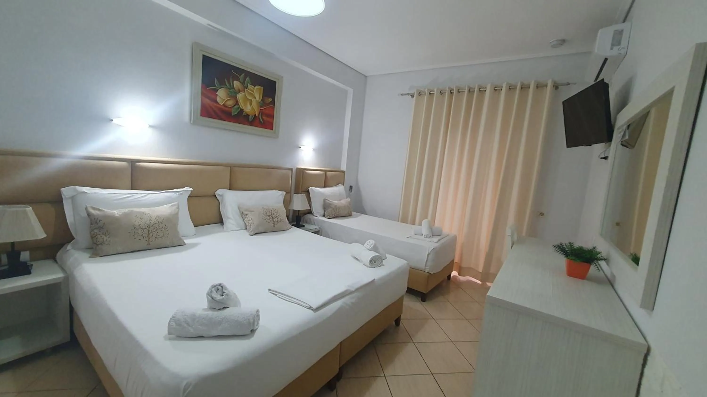 TV and multimedia, Bed in Ceko Hotel