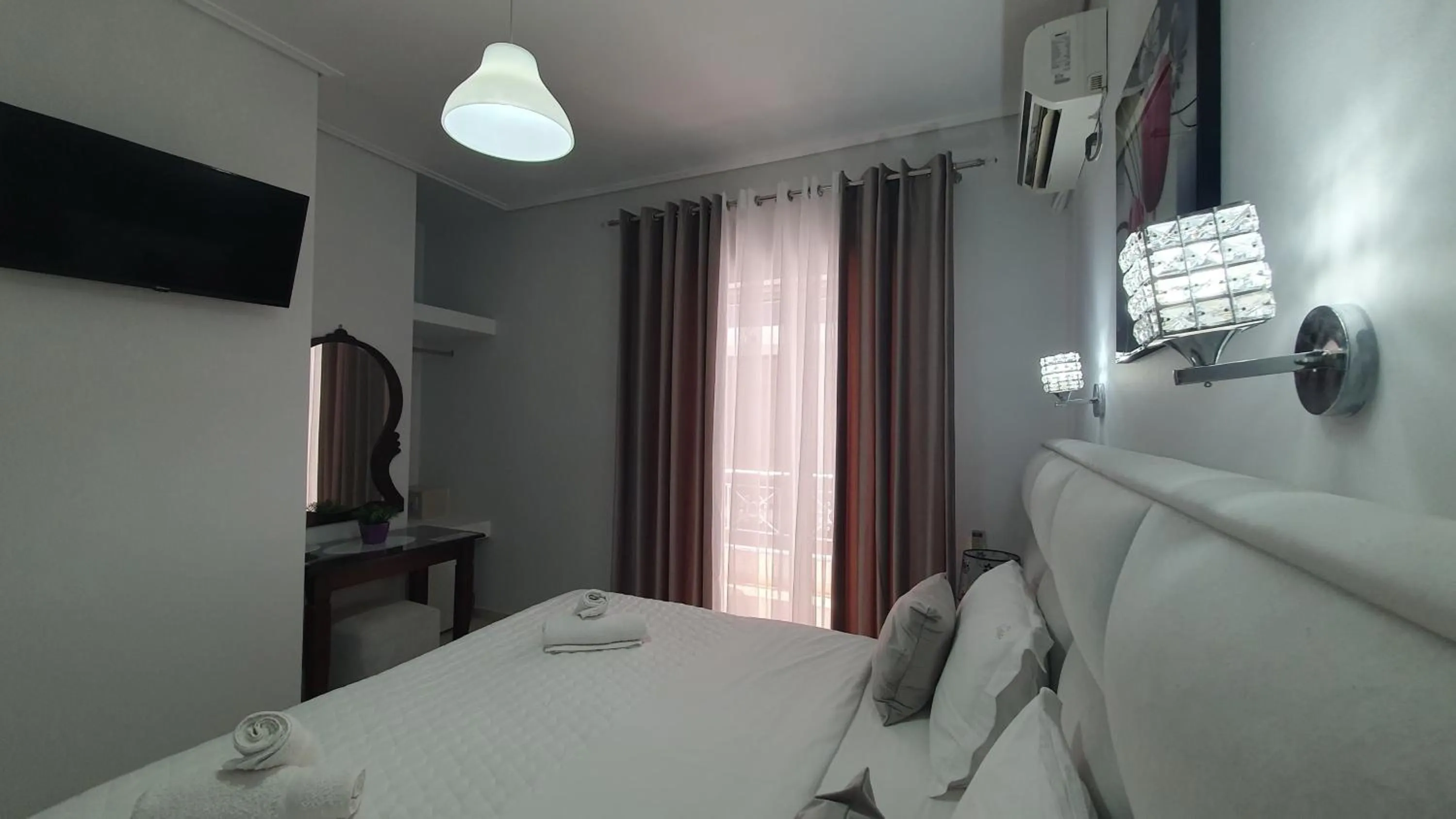 TV and multimedia, Bed in Ceko Hotel