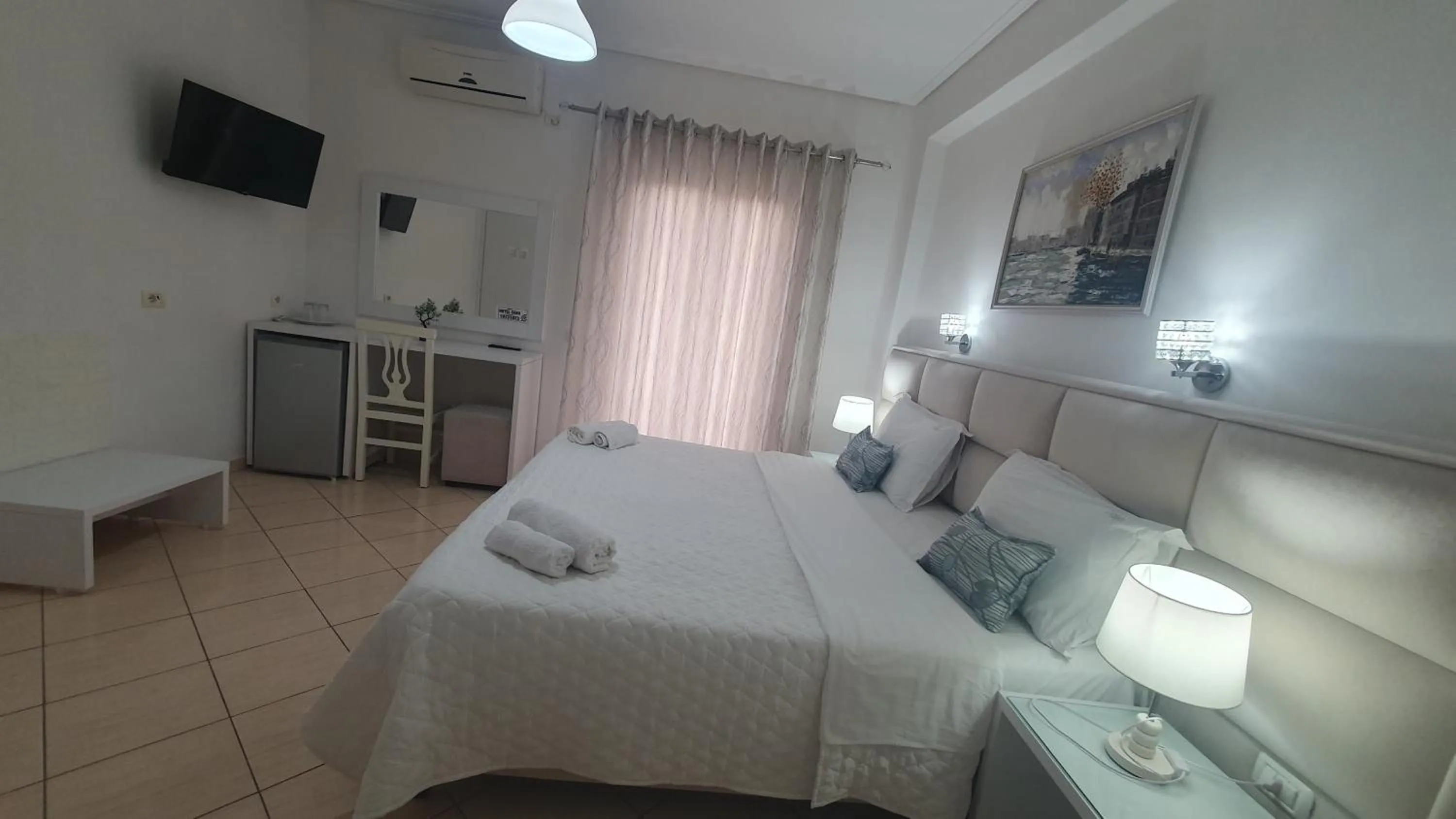 TV and multimedia, Bed in Ceko Hotel