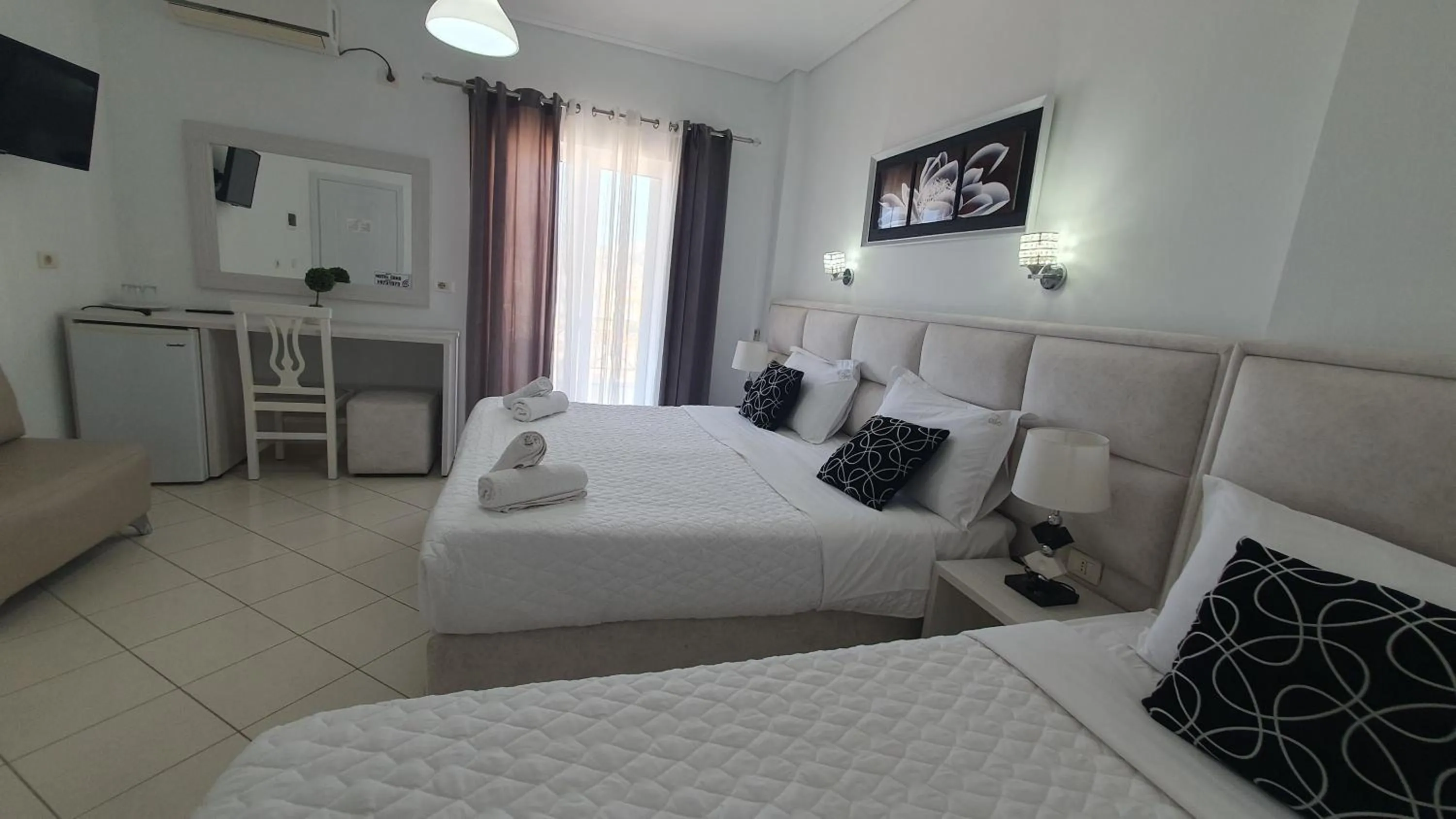 TV and multimedia, Bed in Ceko Hotel