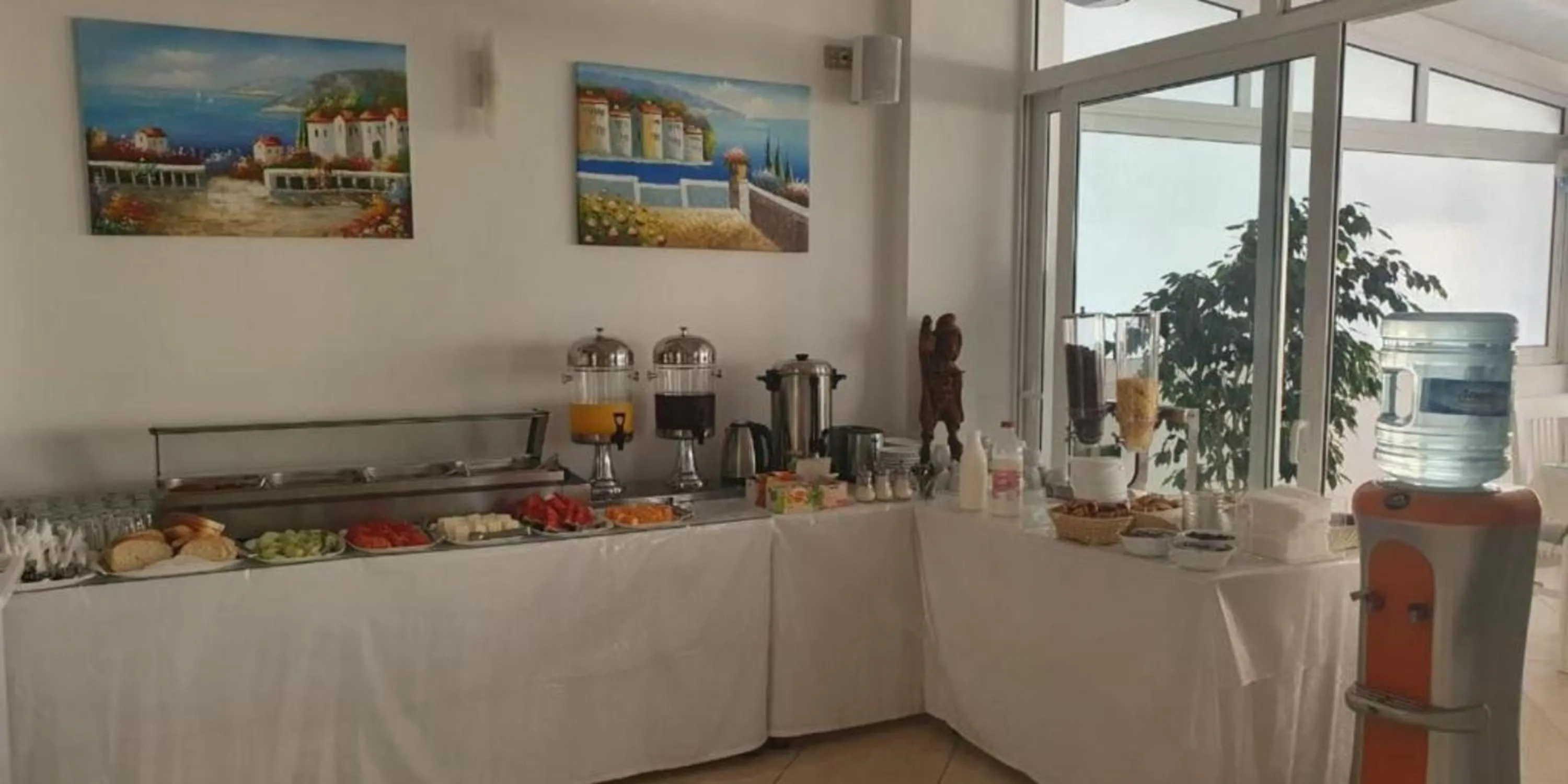 Coffee/tea facilities in Ceko Hotel