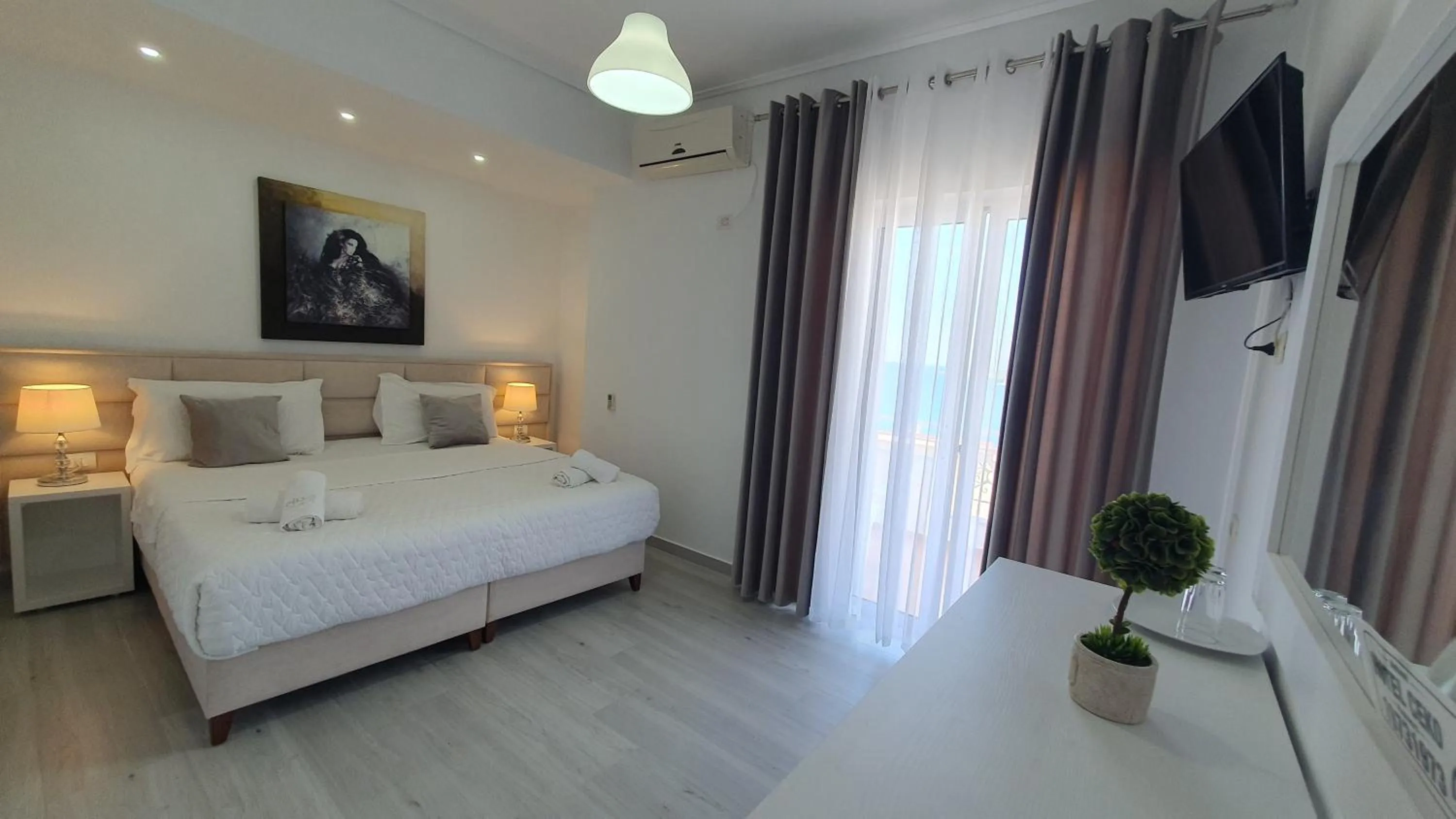 TV and multimedia, Bed in Ceko Hotel