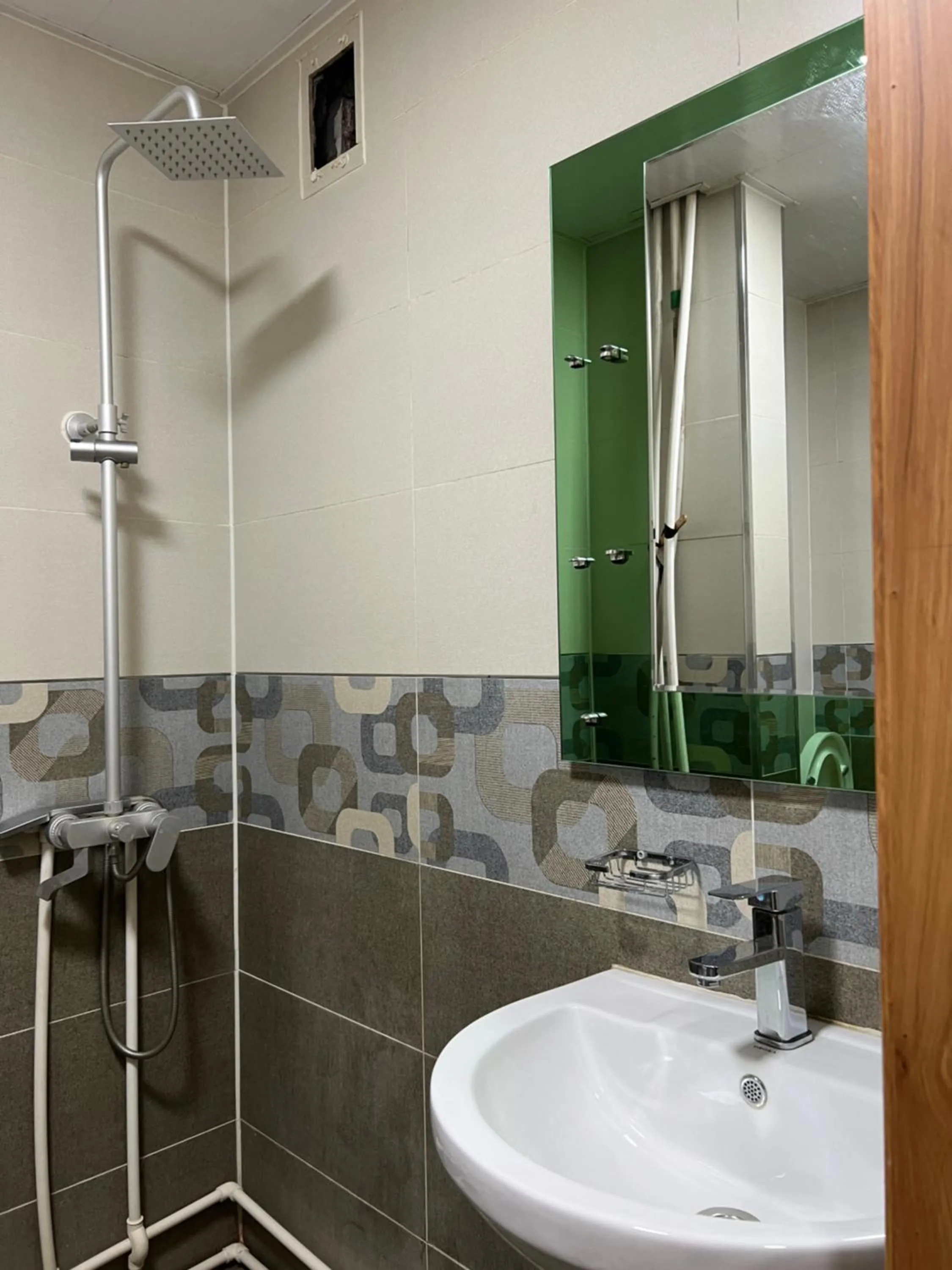 Shower in Negdelchin Hotel & Service Apartment