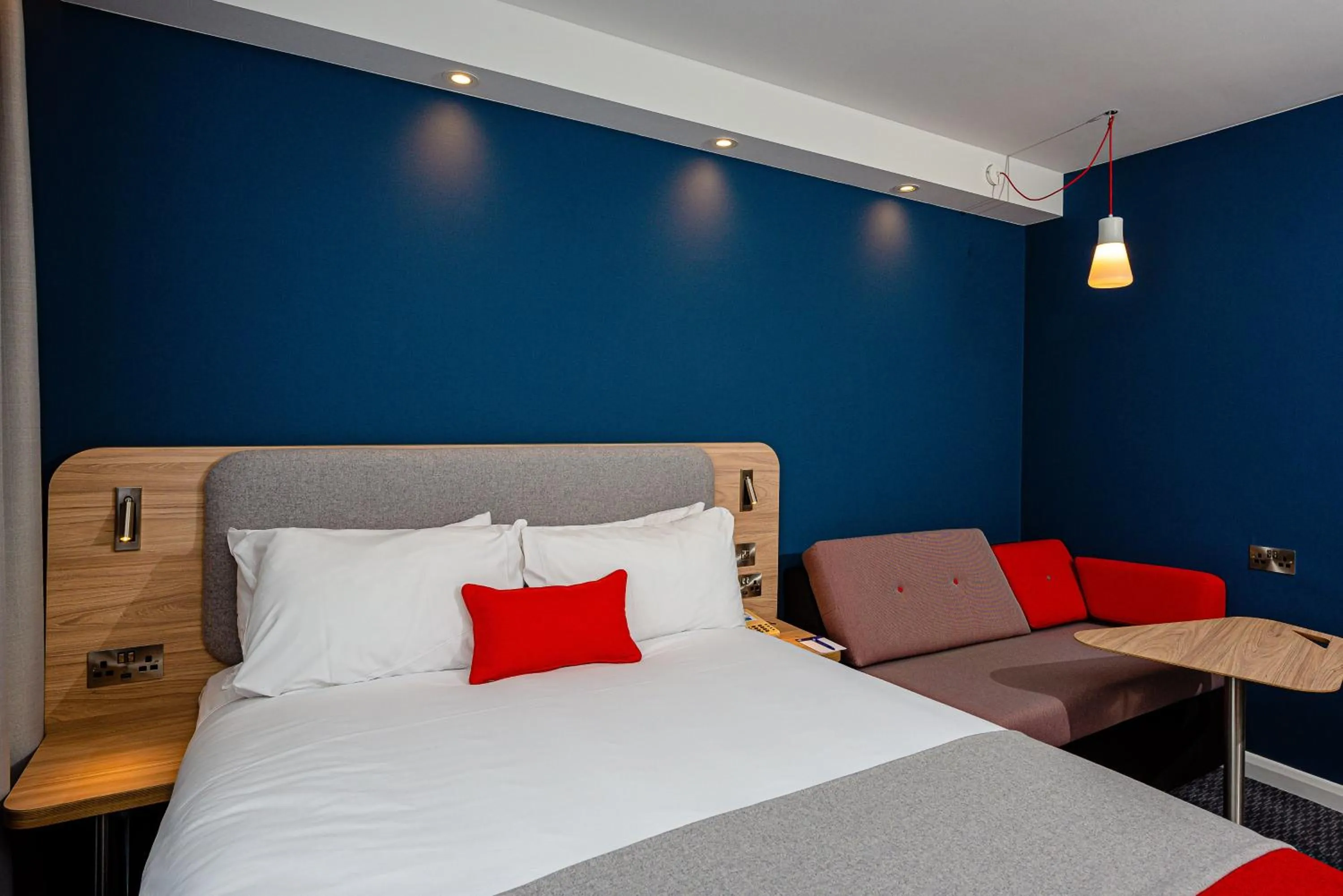 Photo of the whole room, Bed in Holiday Inn Express Canterbury by IHG