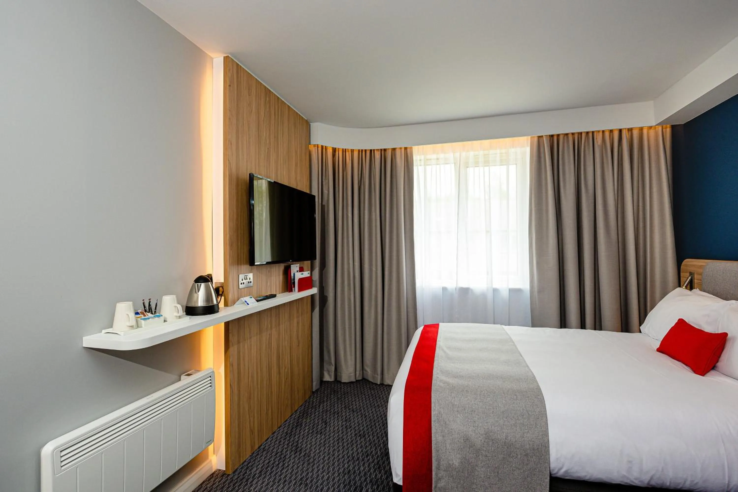 Photo of the whole room, Bed in Holiday Inn Express Canterbury by IHG