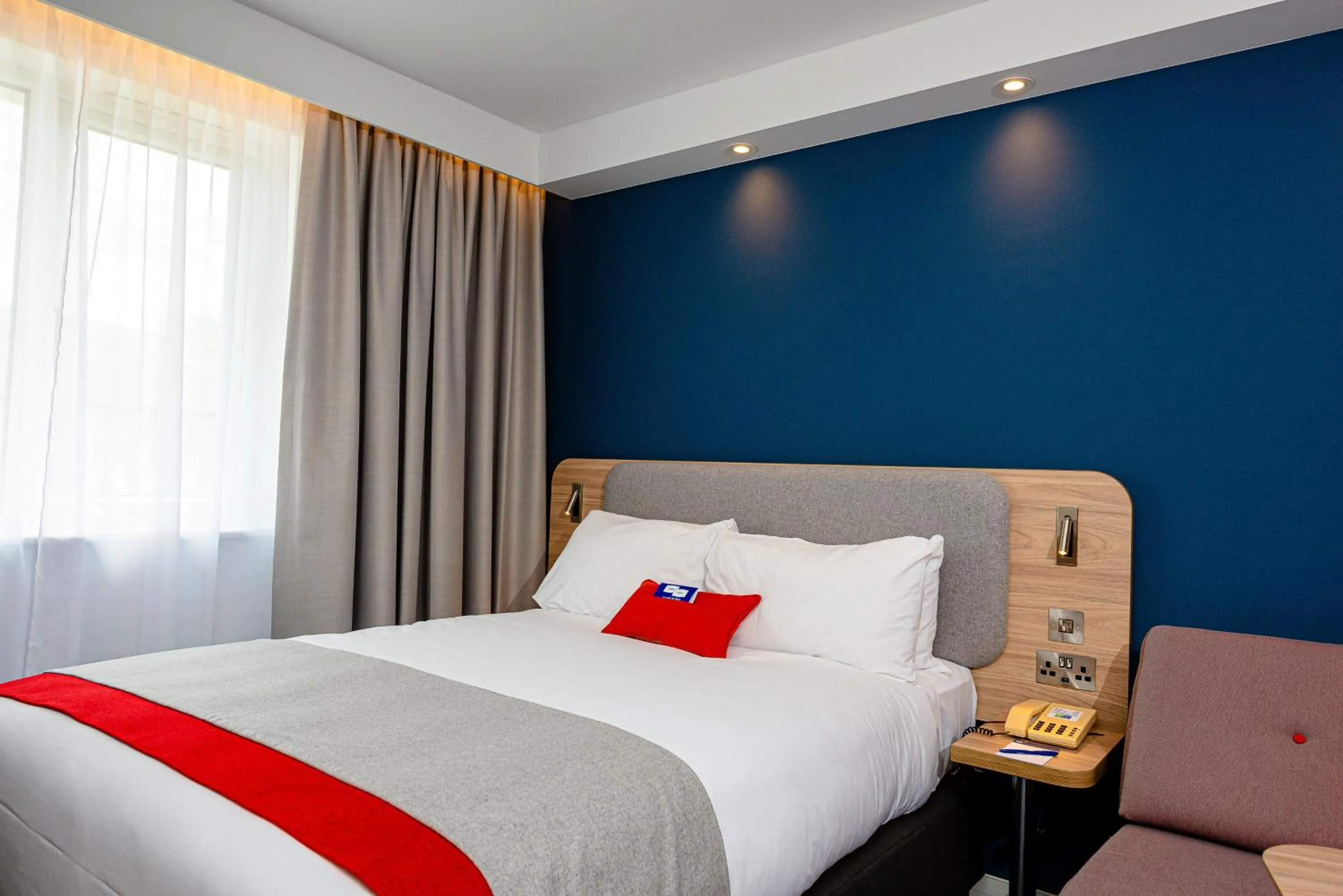 Photo of the whole room, Bed in Holiday Inn Express Canterbury by IHG