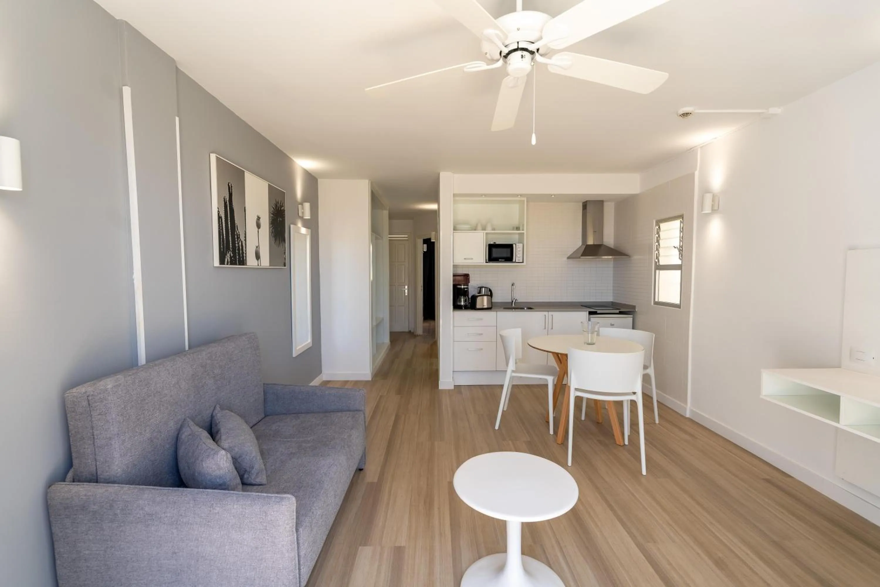 Photo of the whole room in Coral California - Adults Only