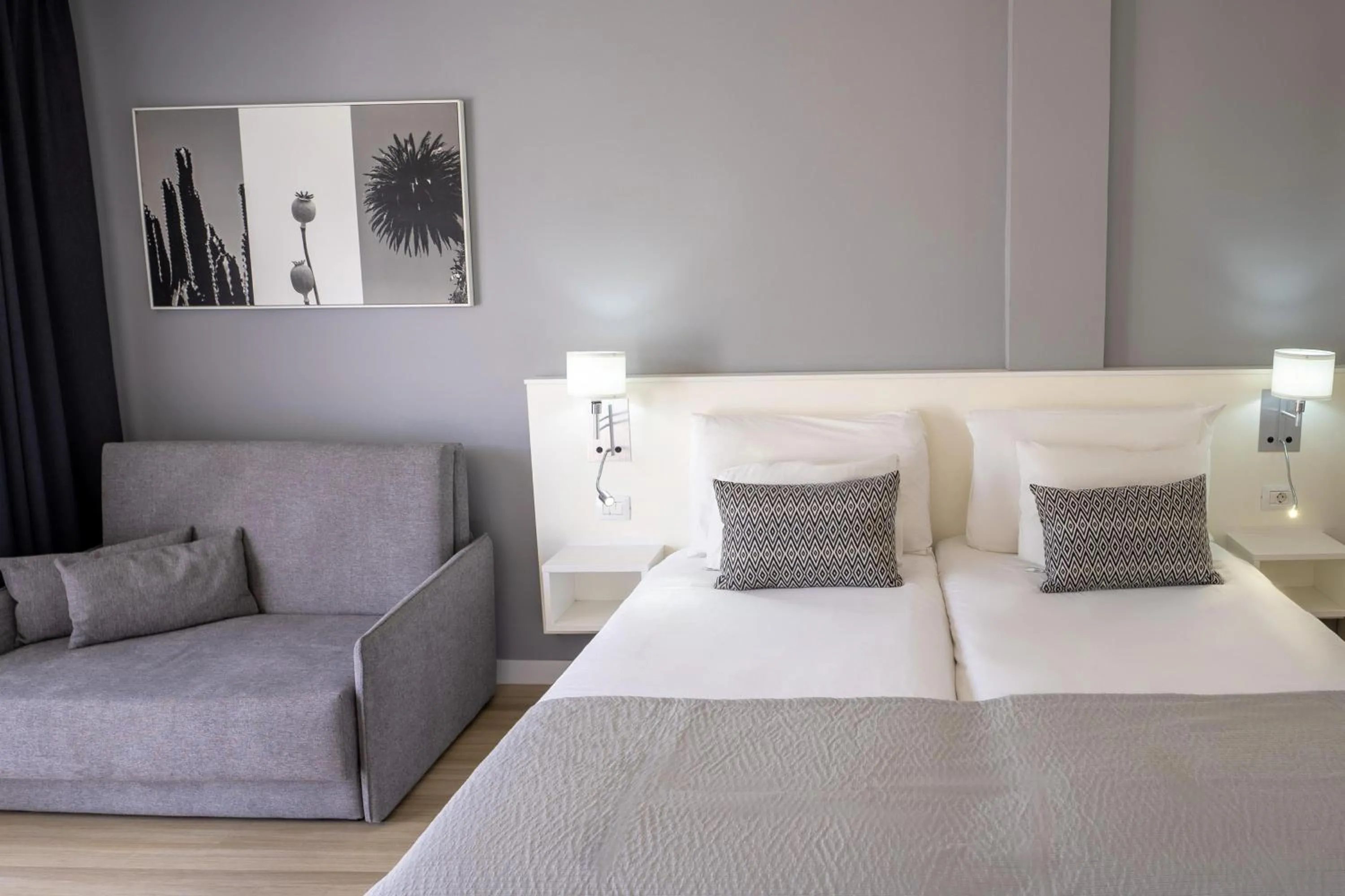 Photo of the whole room, Bed in Coral California - Adults Only