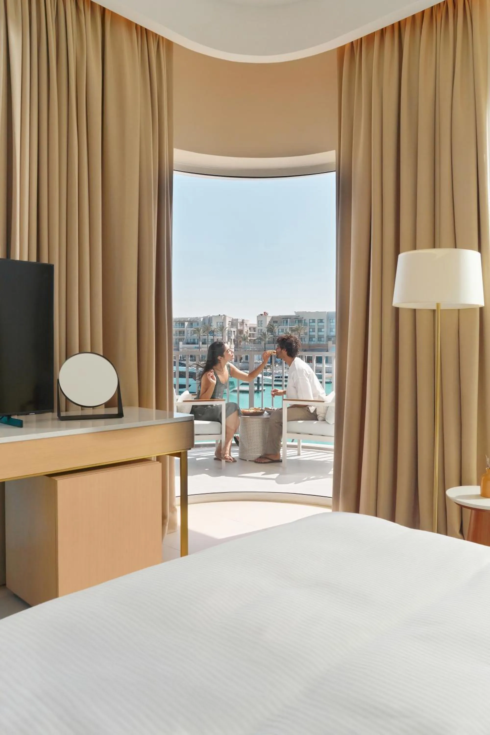 Bed in Vida Marina Resort Marassi