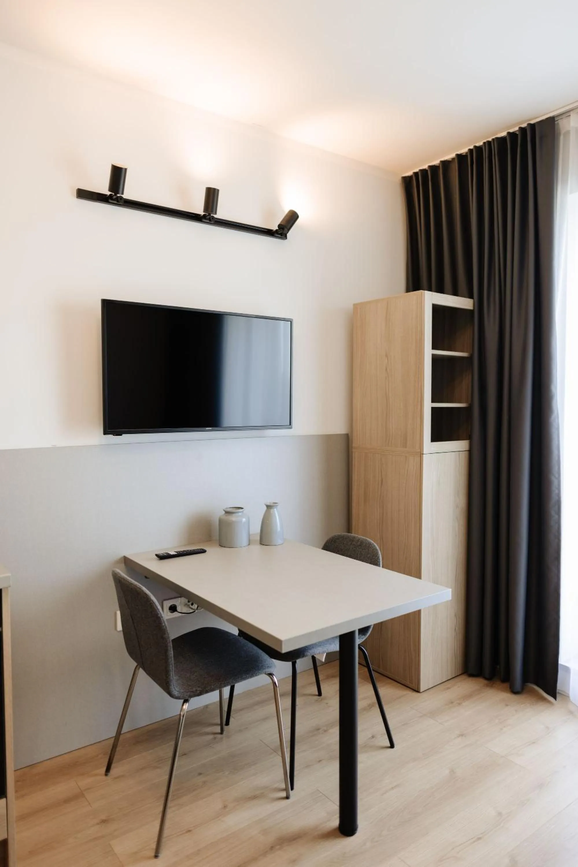 Dining area in Zakrzówek Residence