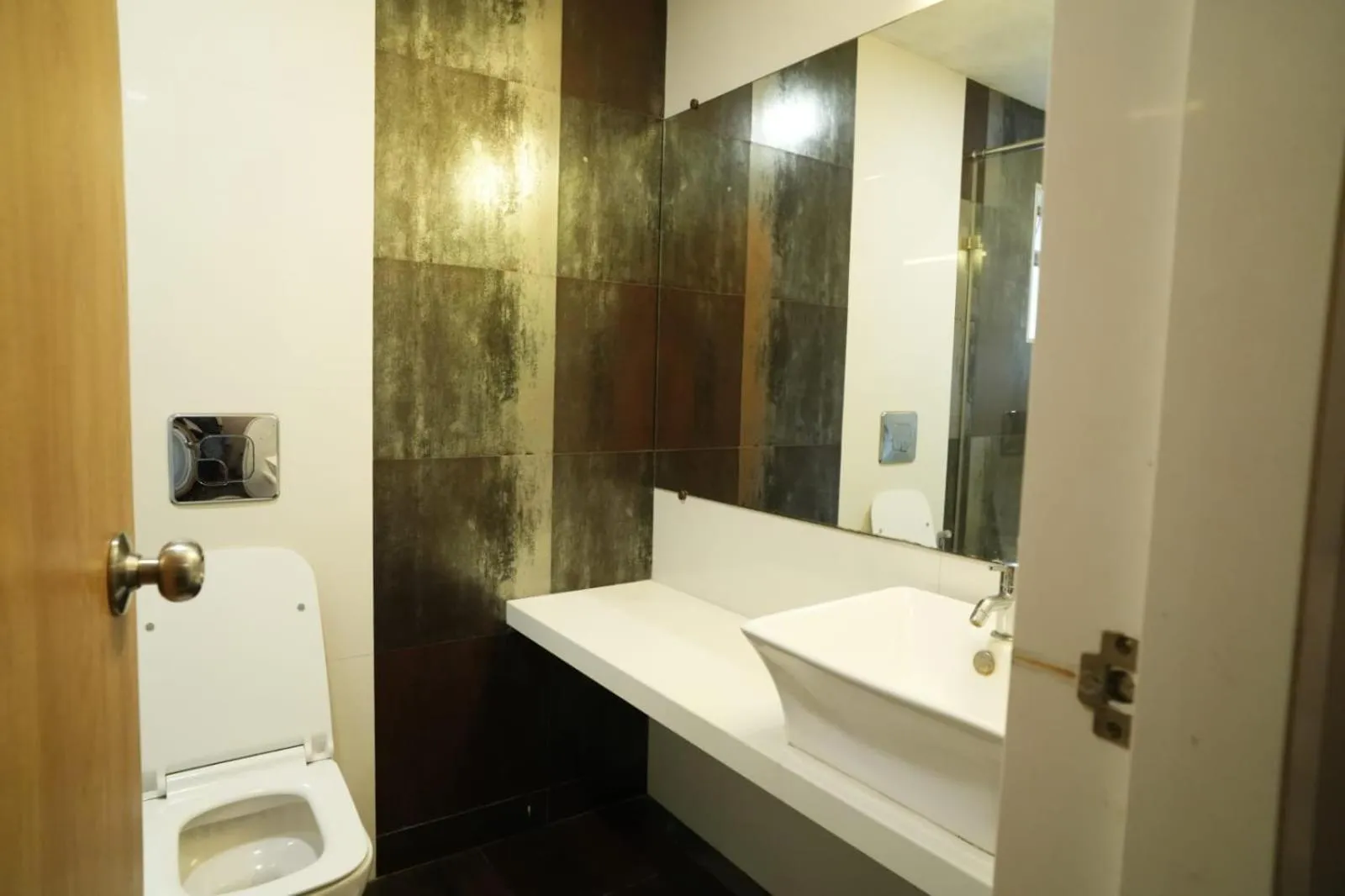 Shower in HOTEL GRANDEUR