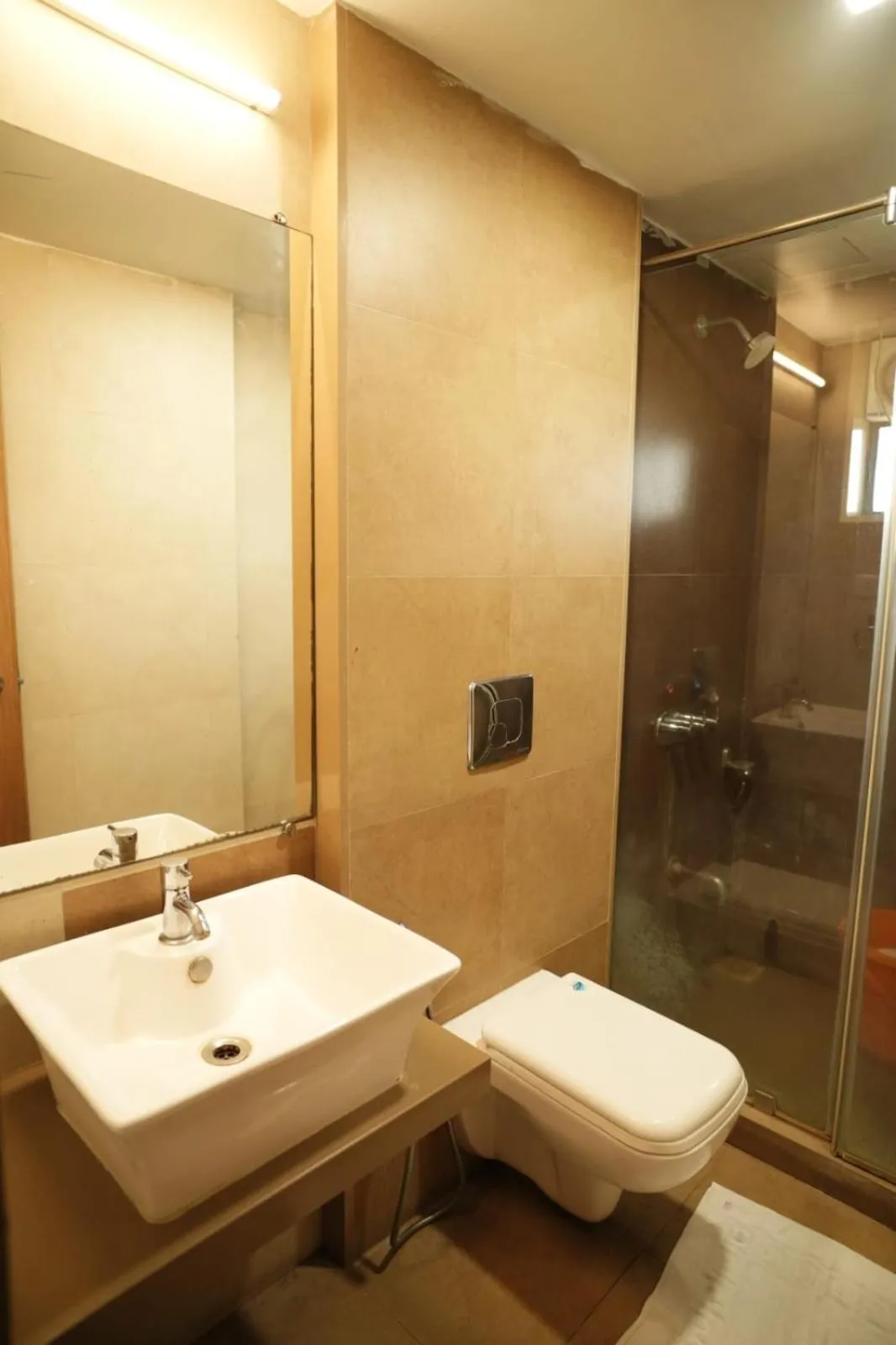 Shower in HOTEL GRANDEUR