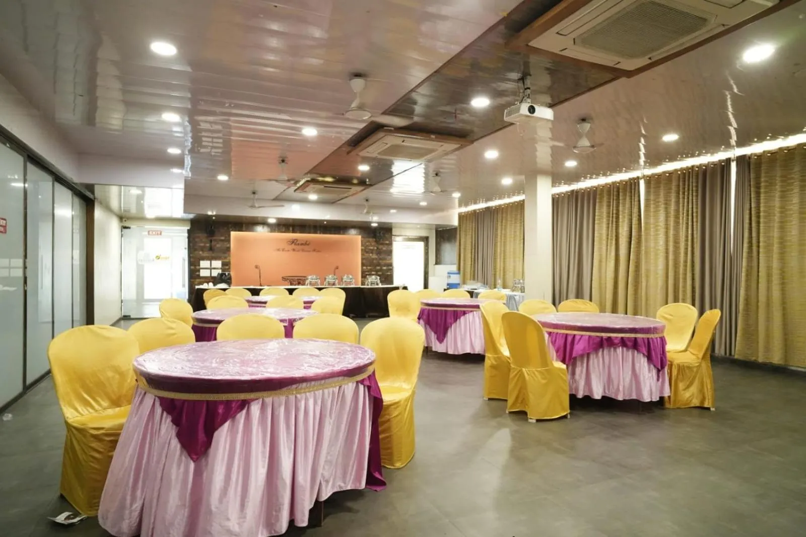 Banquet/Function facilities in HOTEL GRANDEUR