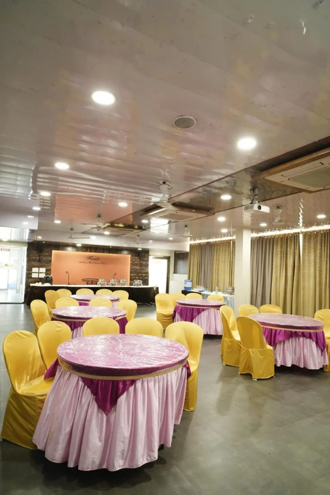 Banquet/Function facilities in HOTEL GRANDEUR
