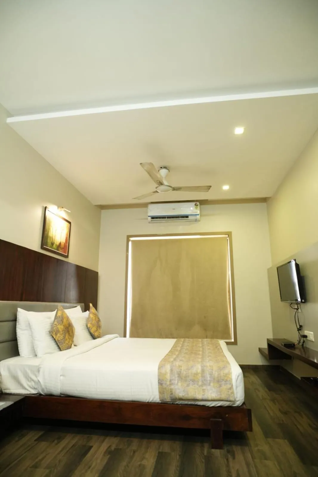 Bed in HOTEL GRANDEUR