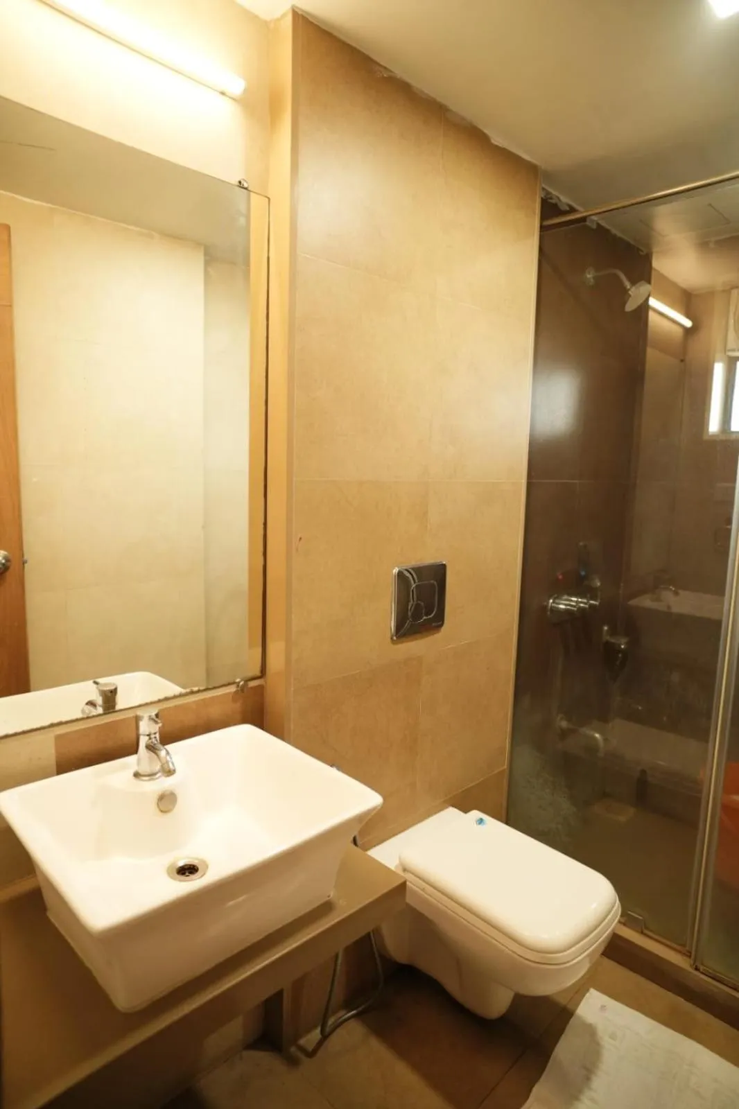 Shower in HOTEL GRANDEUR