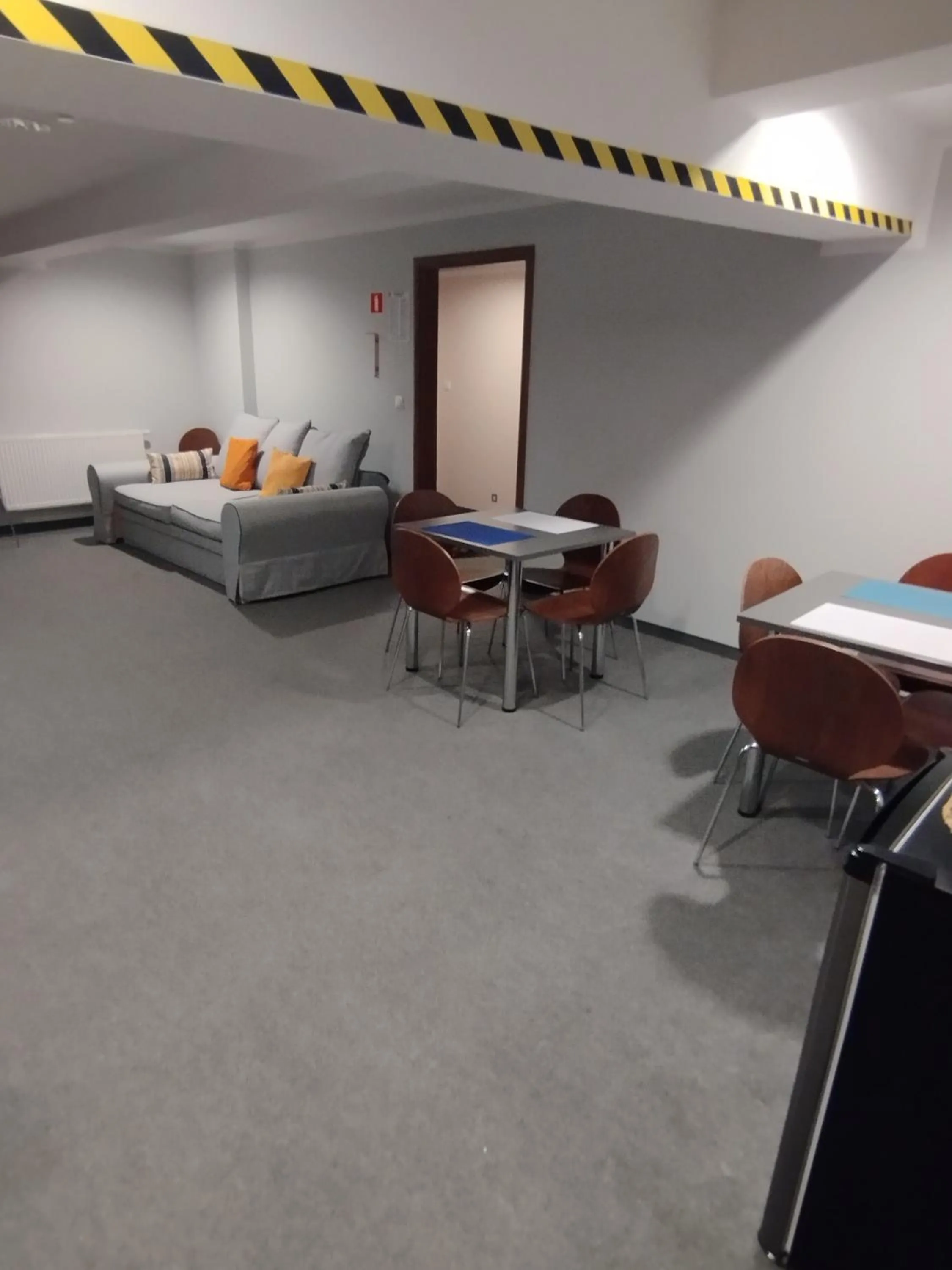 Communal lounge/ TV room in Hostel Rakietka