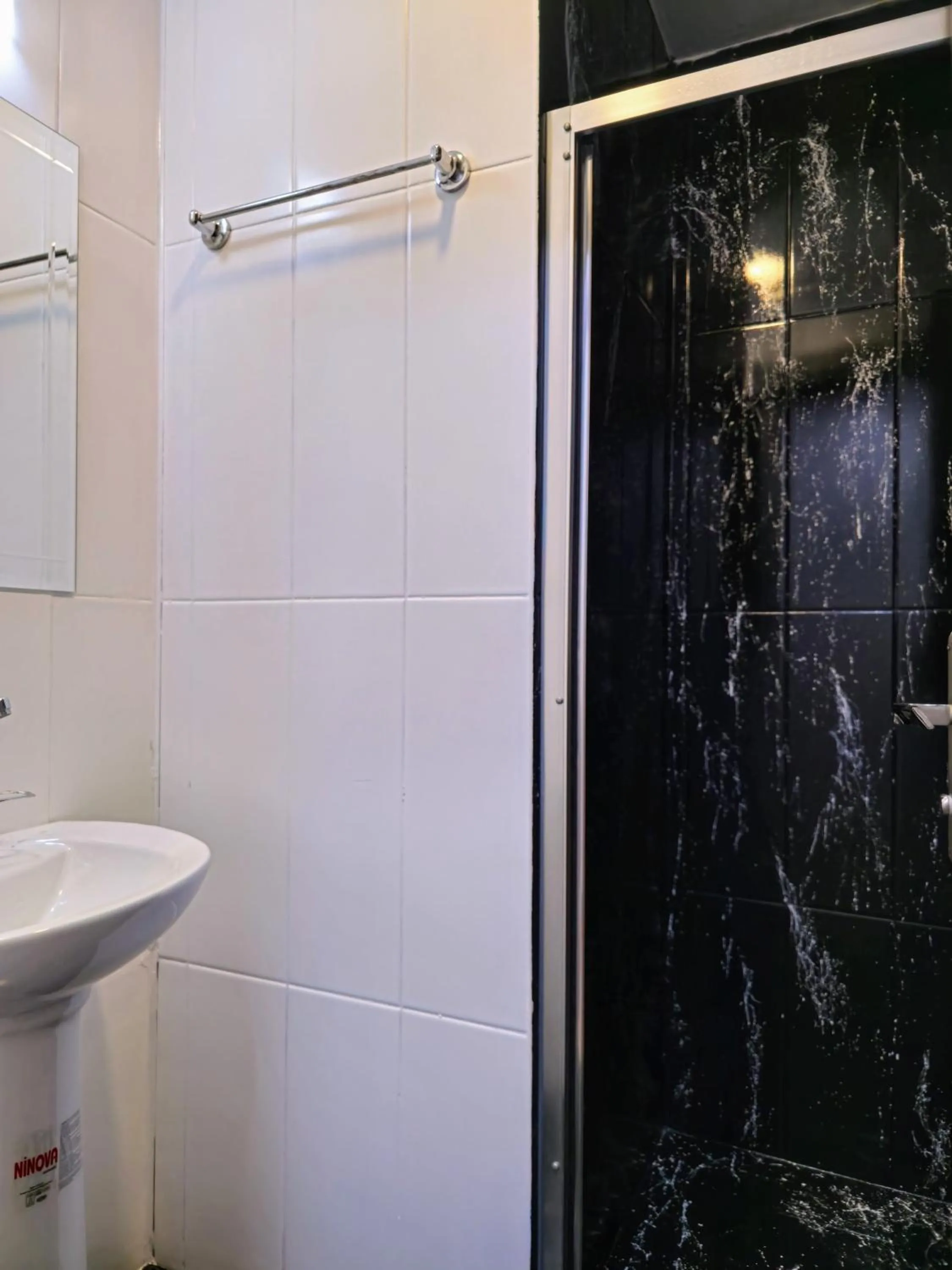 Shower in Uyu Room Adana Hotel