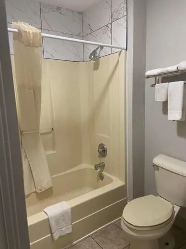 Speedway Inn & Suites