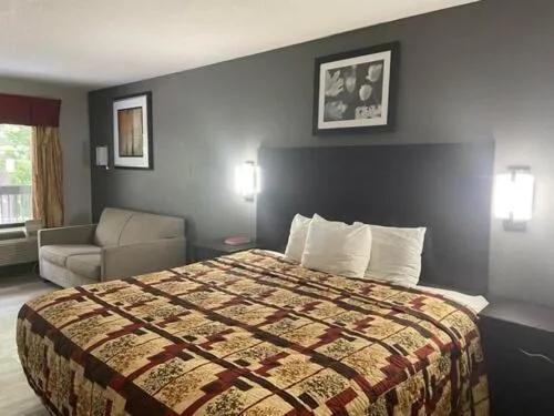 Bed in Speedway Inn & Suites