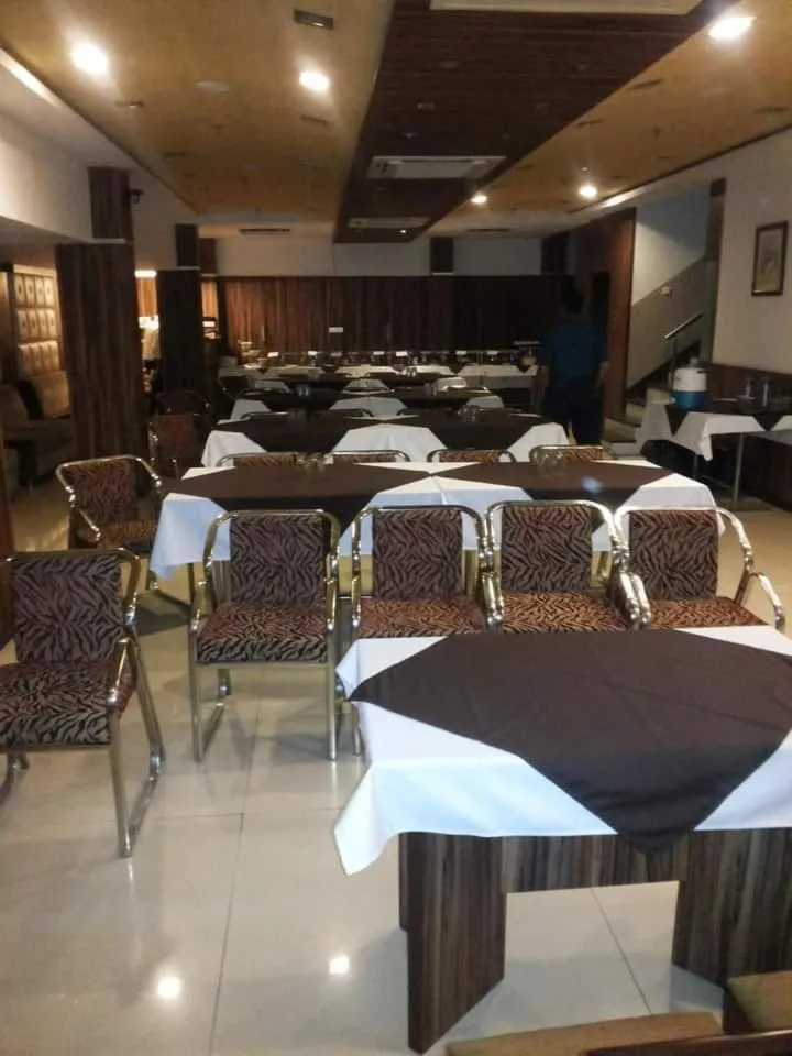 Restaurant/places to eat in Hotel Siddharth palace