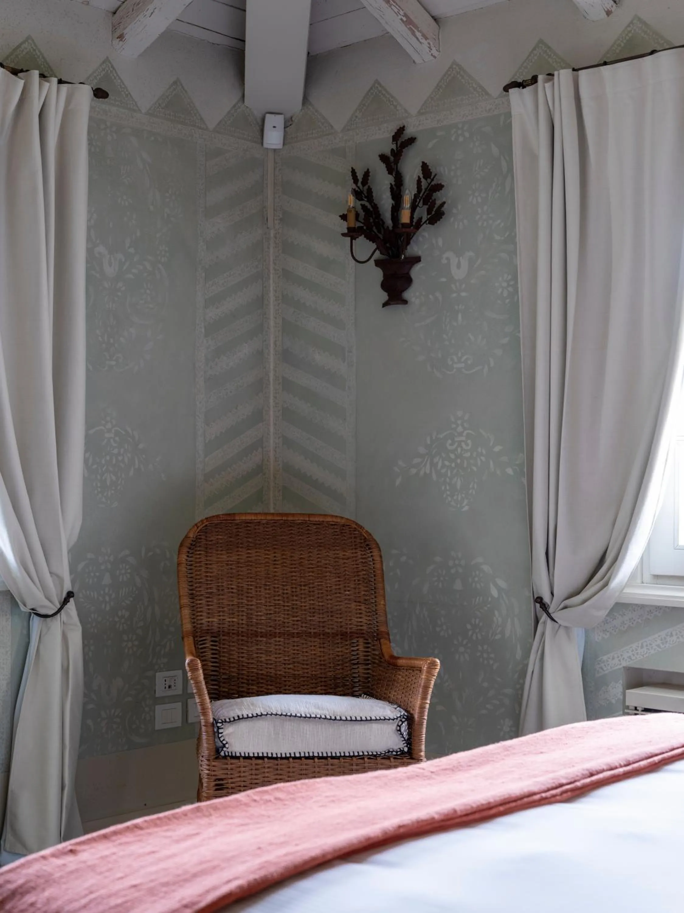 Decorative detail, Bed in Elizabeth Country House, a Member of Design Hotels