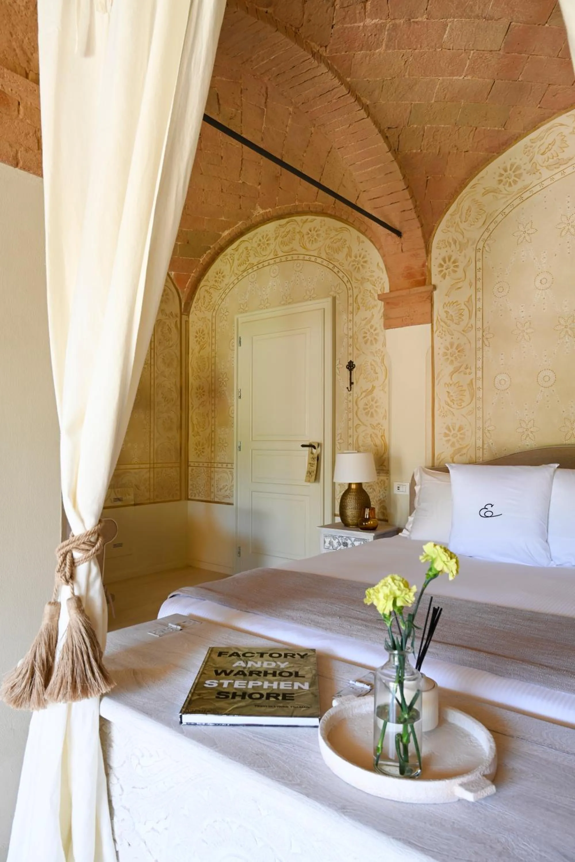 Bed in Elizabeth Country House, a Member of Design Hotels