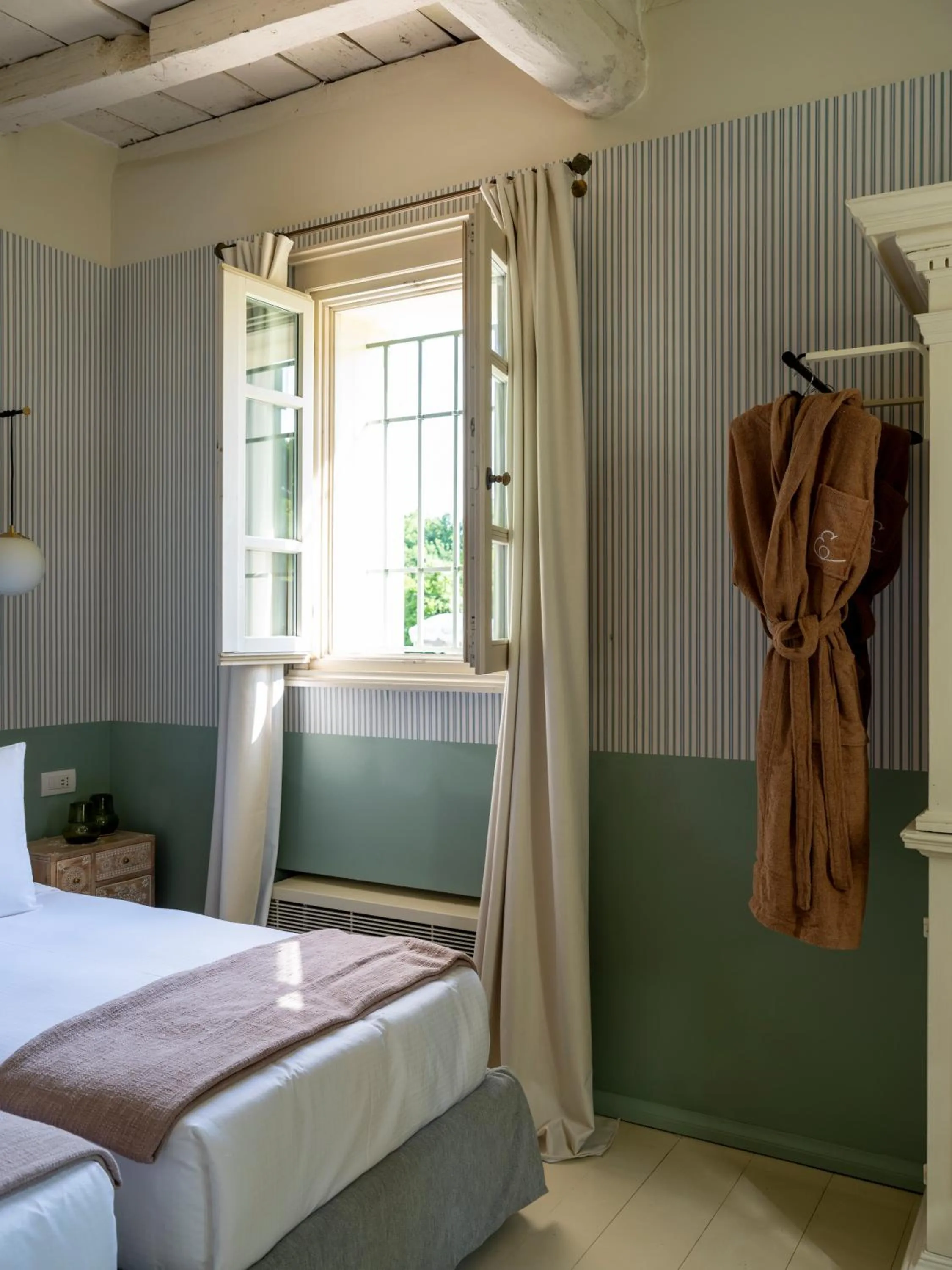 Bed in Elizabeth Country House, a Member of Design Hotels