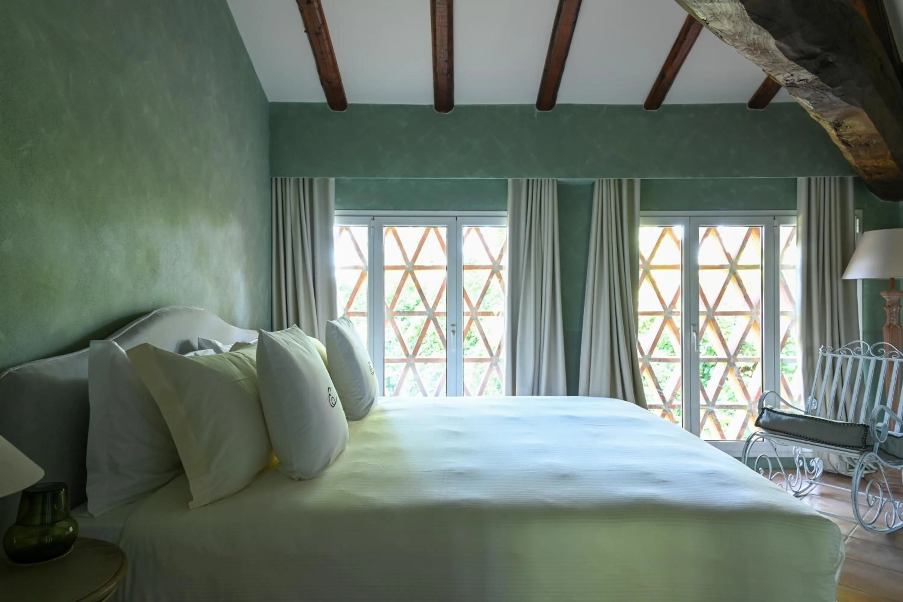 Bed in Elizabeth Country House, a Member of Design Hotels