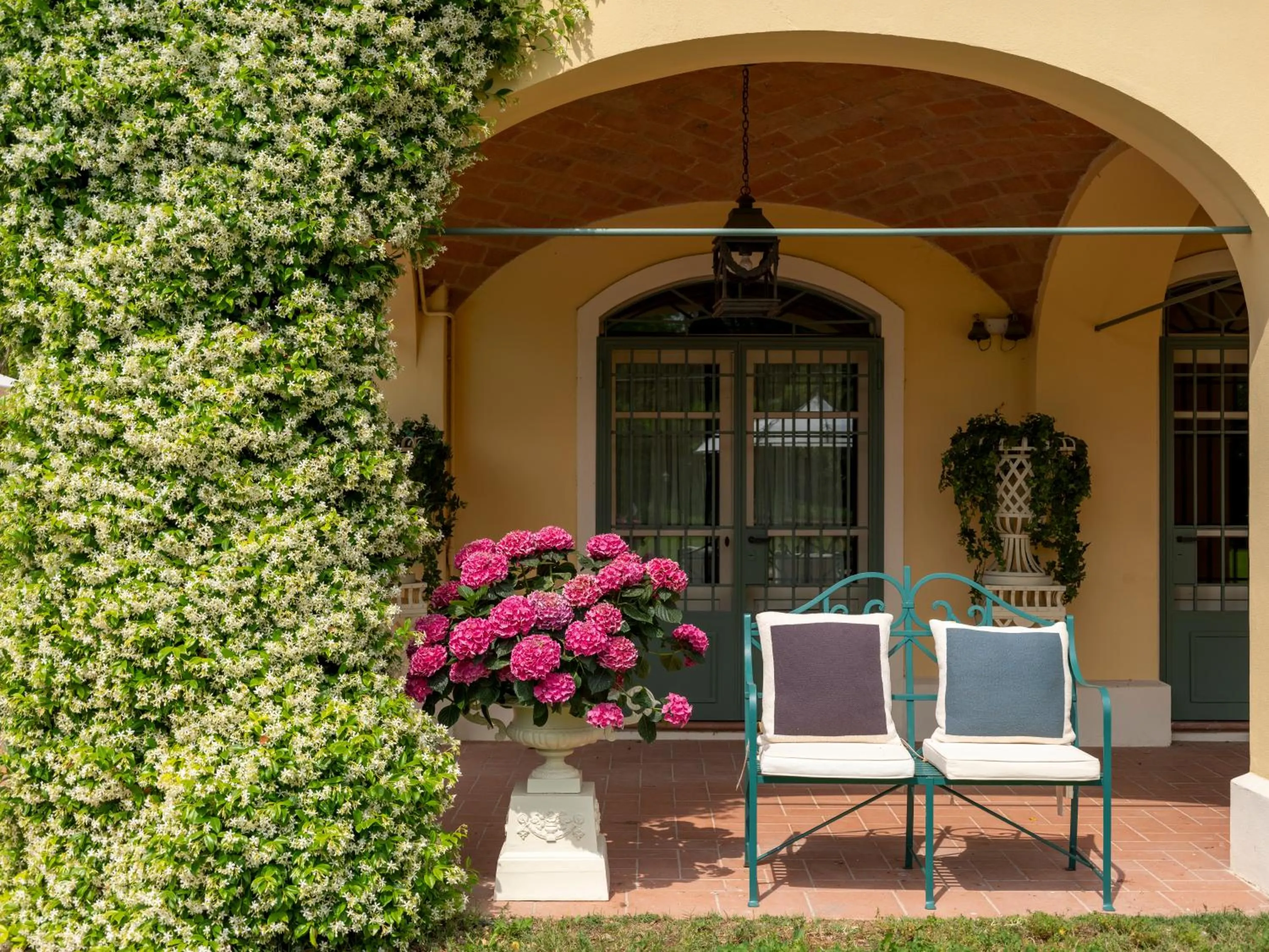 Patio in Elizabeth Country House, a Member of Design Hotels