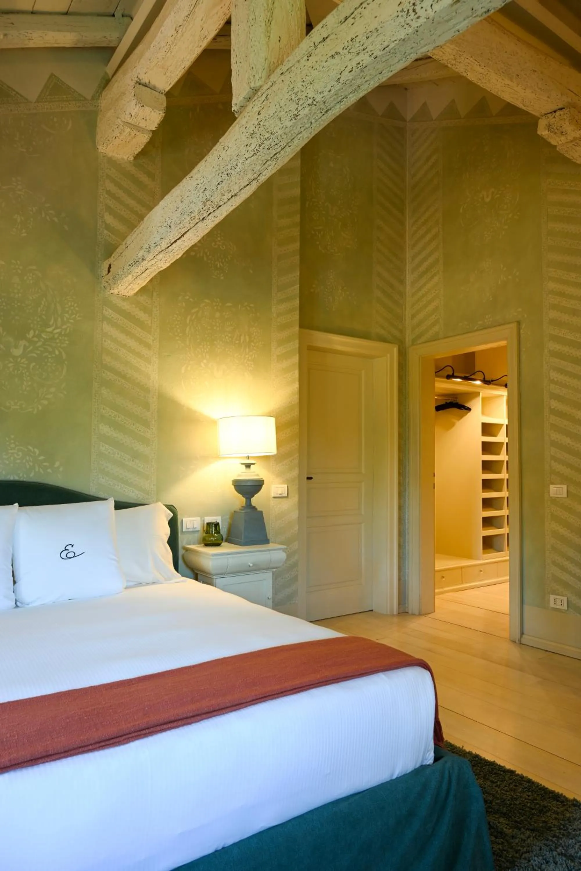 Bed in Elizabeth Country House, a Member of Design Hotels