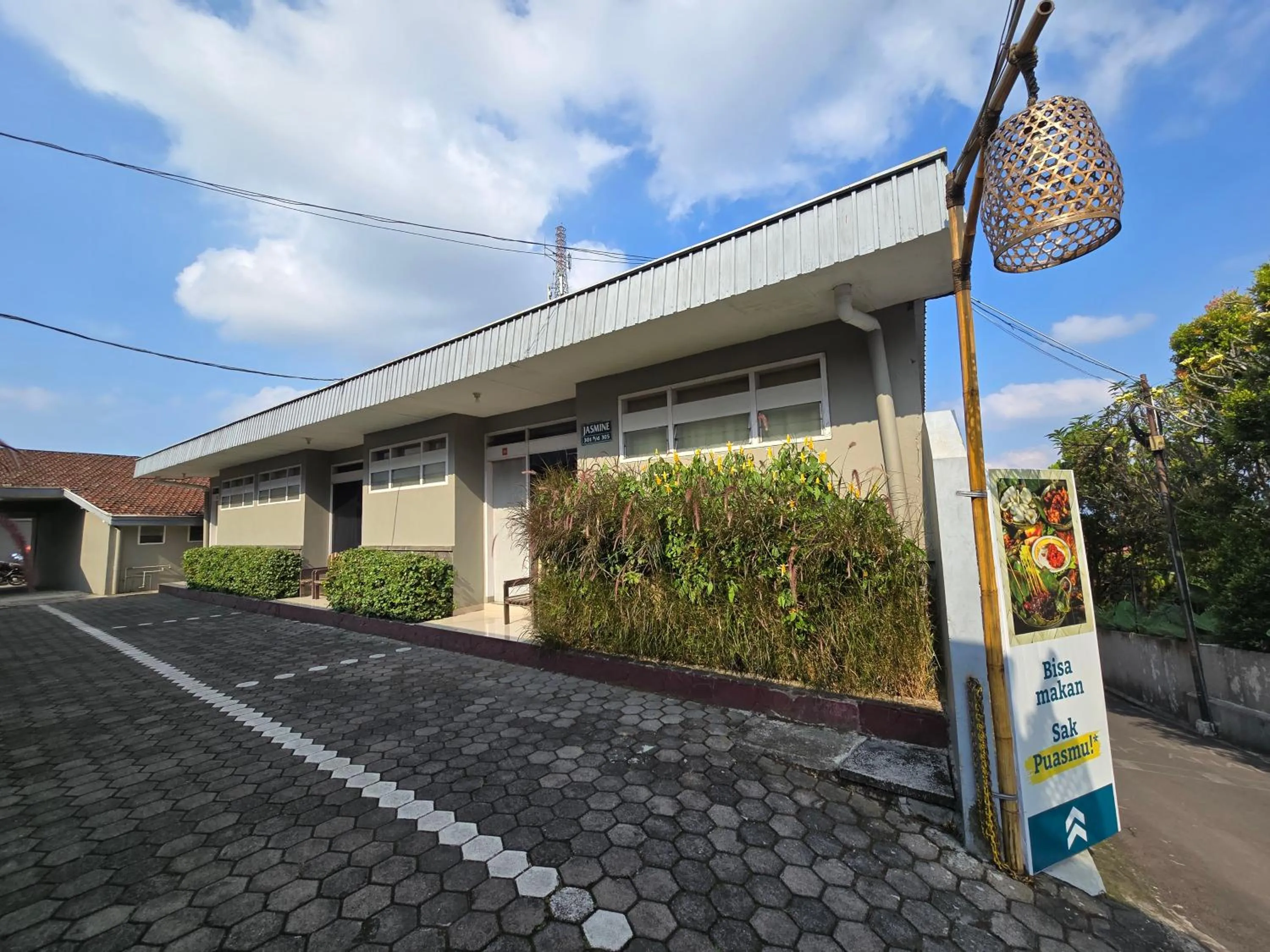 Parking in Kusma Hotel Bandungan Semarang