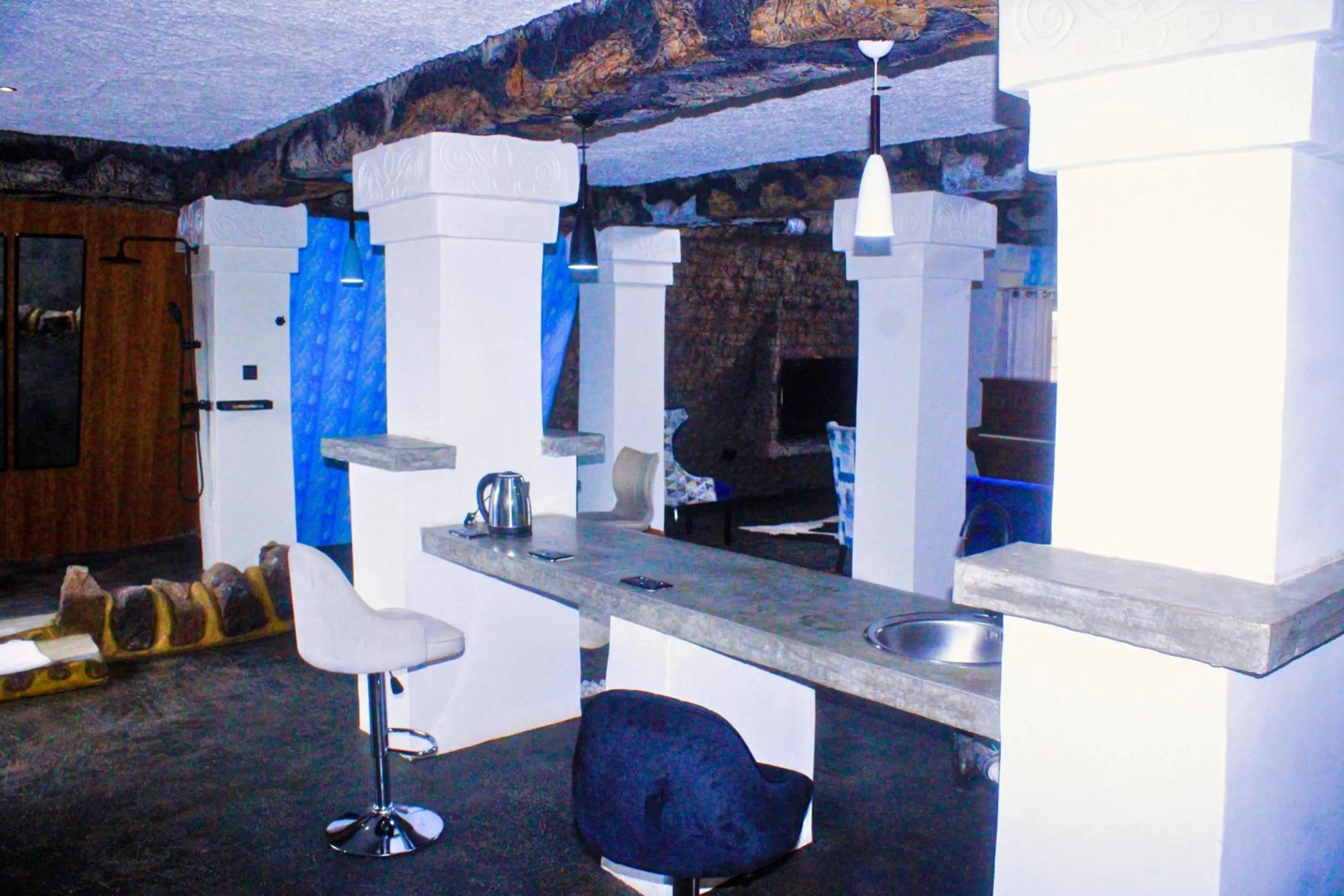 Kitchen or kitchenette in Rustiek Hotel