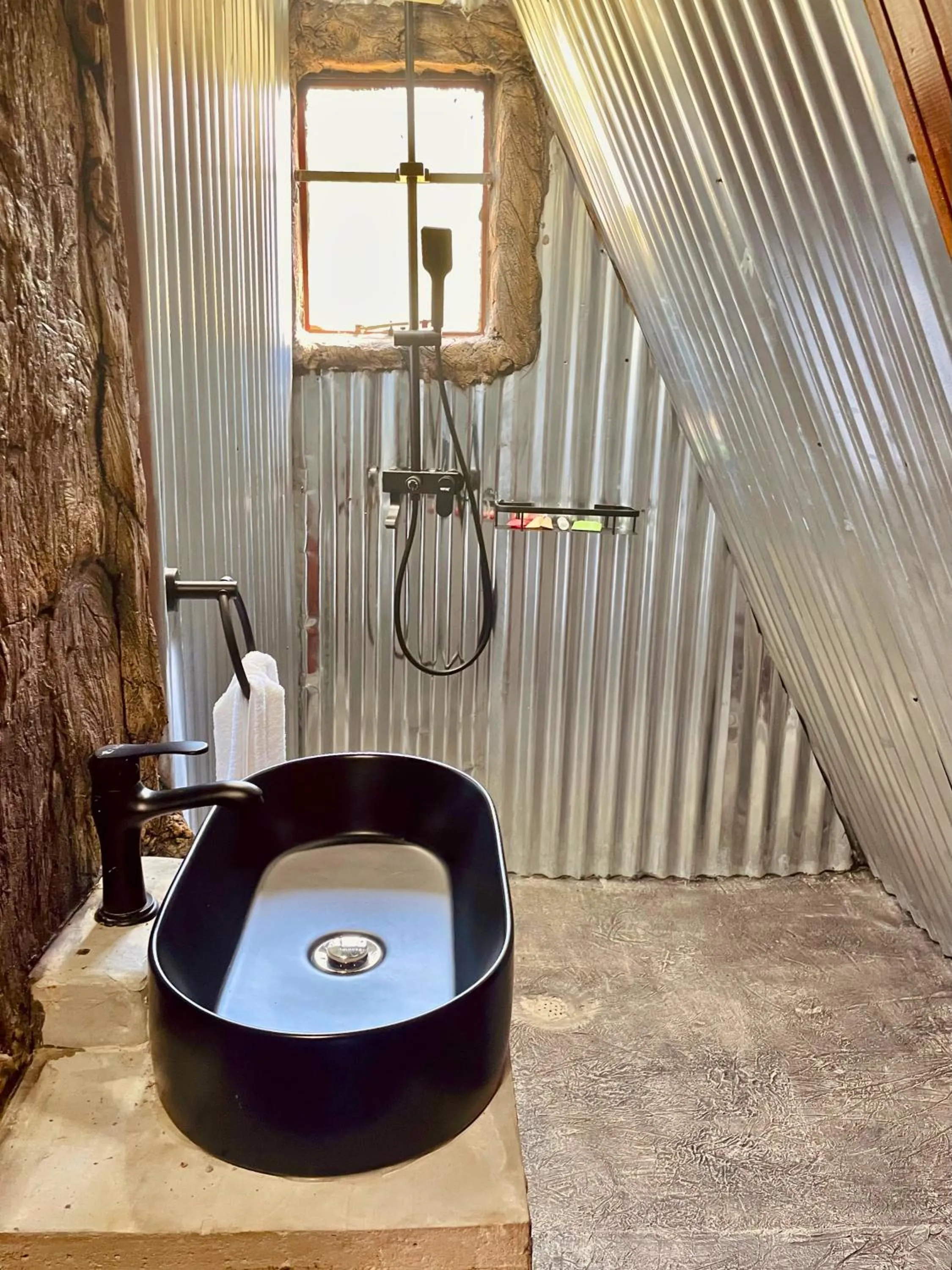 Shower in Rustiek Hotel