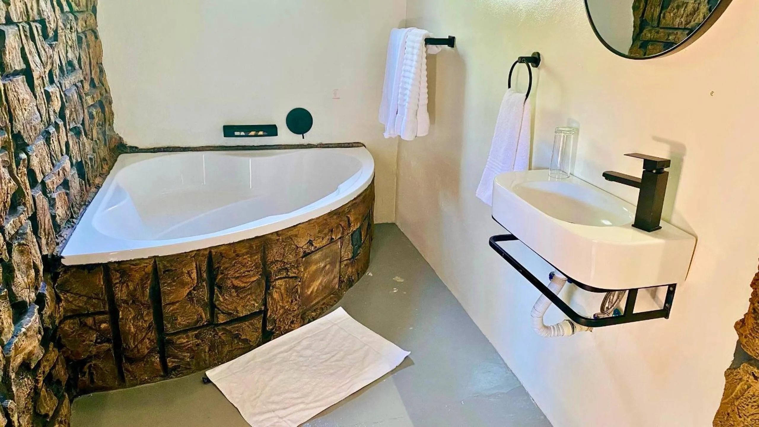 Bathroom in Rustiek Hotel