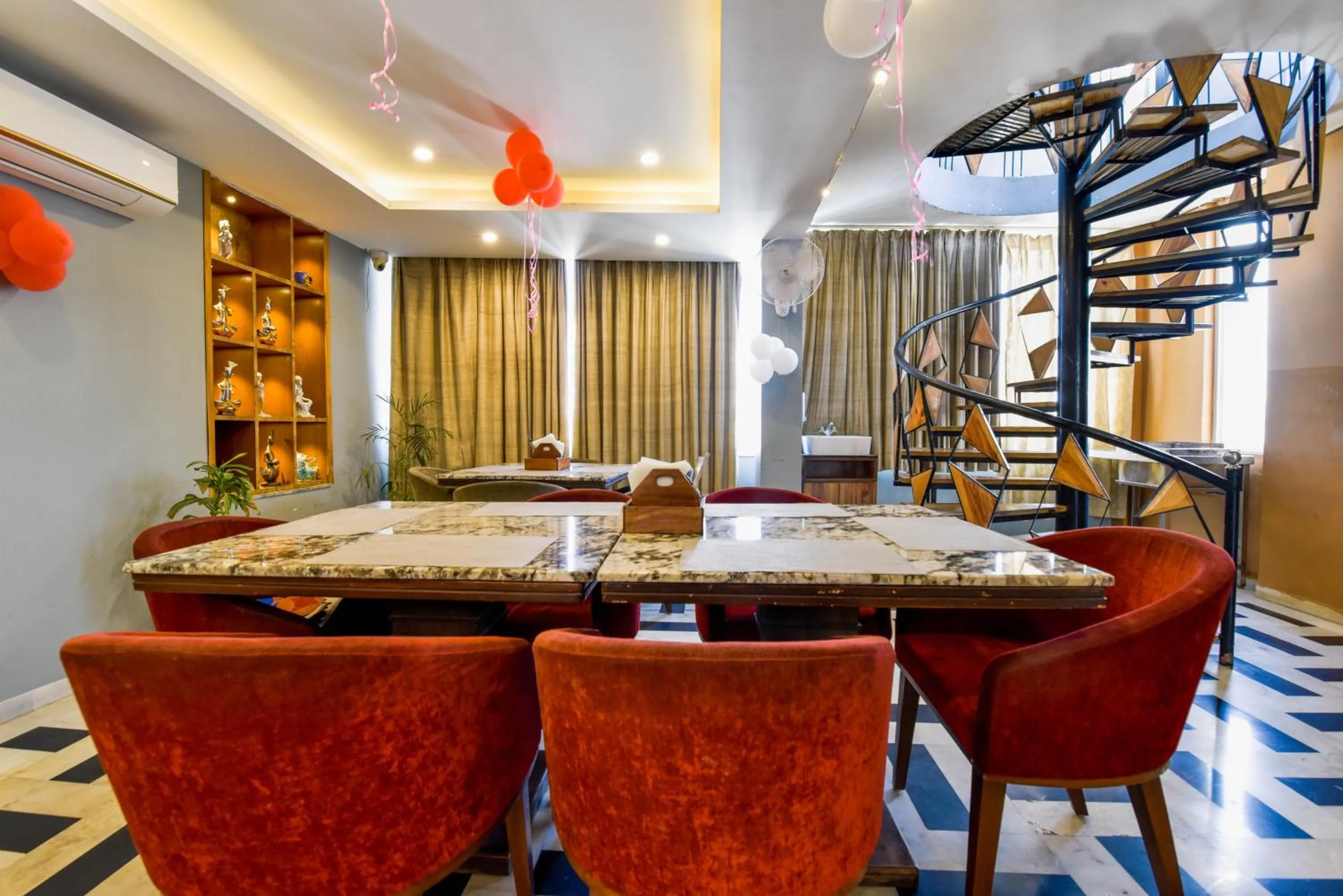 Restaurant/places to eat in Naivara Boutique Hotel