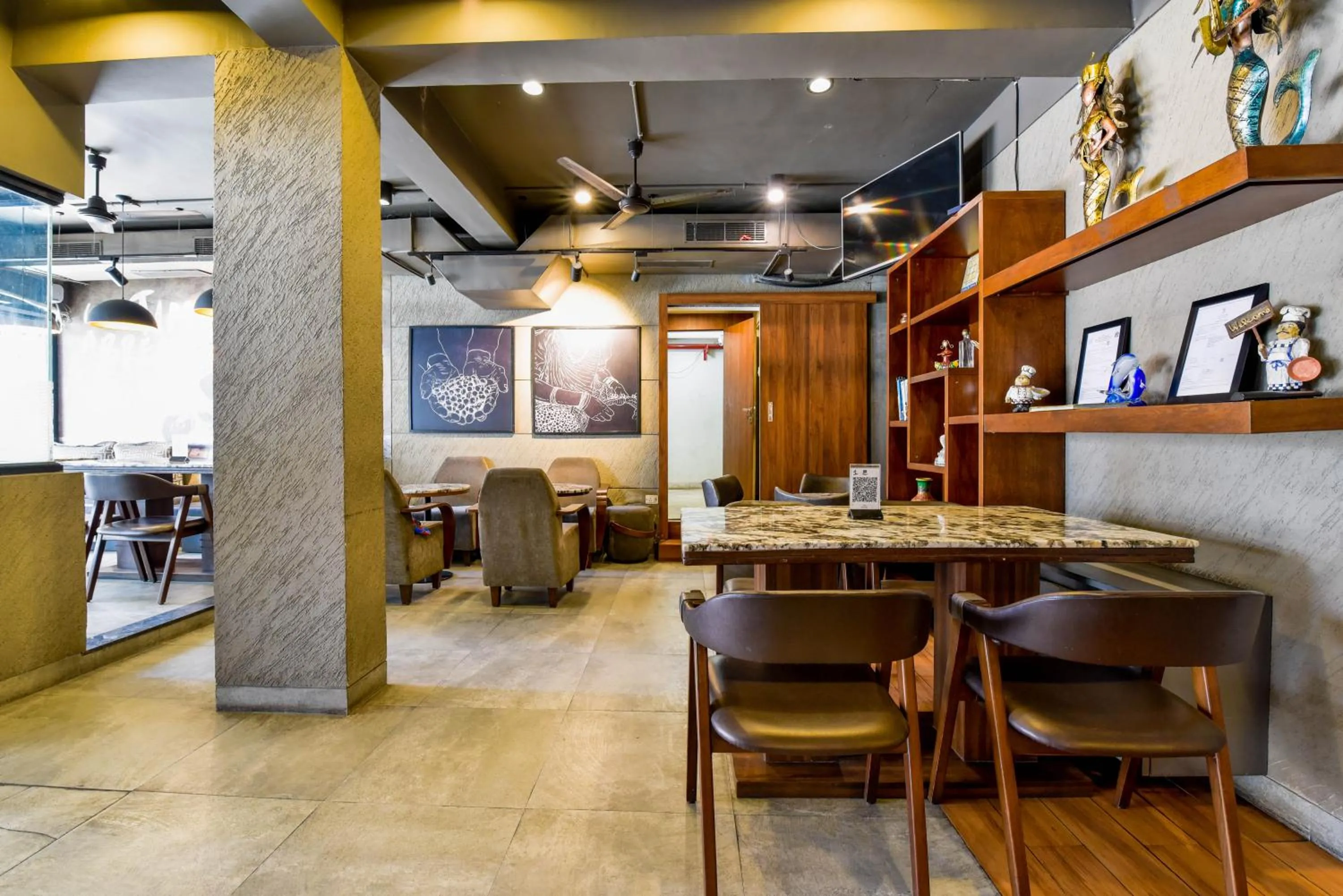 Restaurant/places to eat in Naivara Boutique Hotel