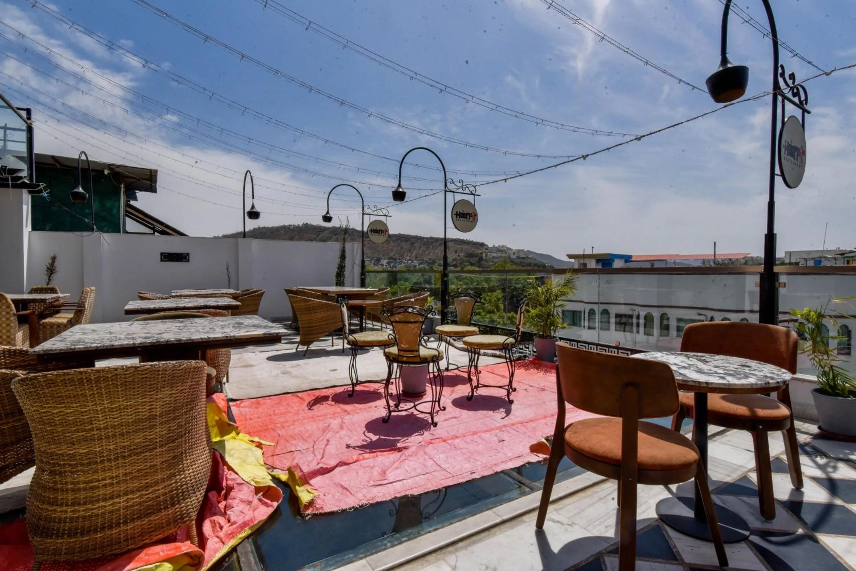 Restaurant/places to eat in Naivara Boutique Hotel