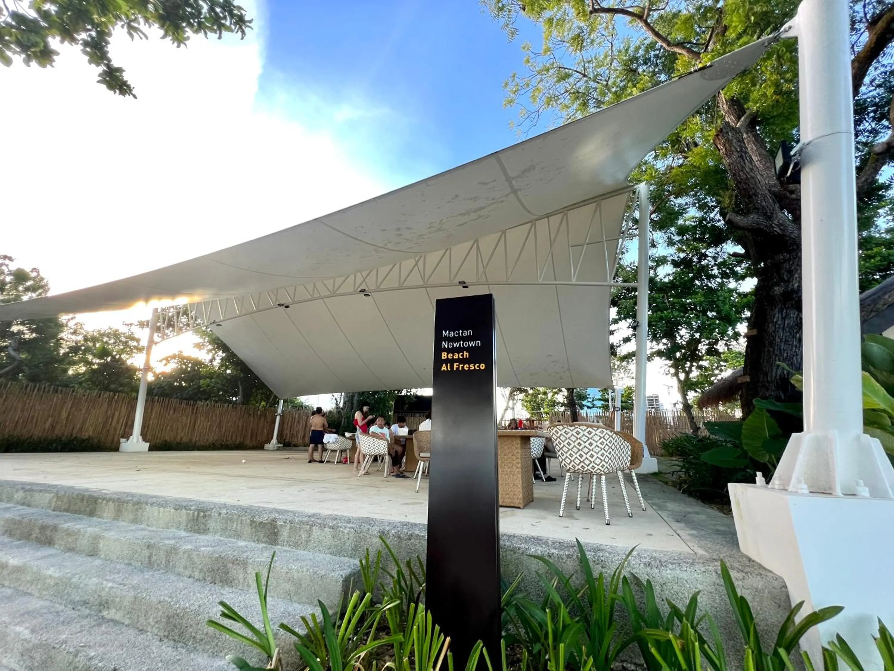 Restaurant/places to eat in Mactan Newtown A by Isla Stays