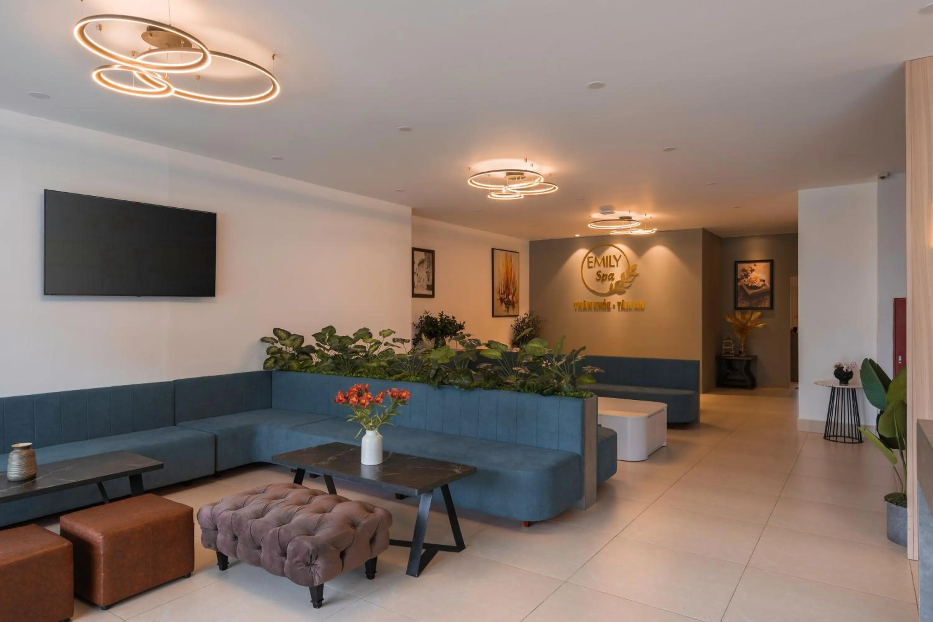 Communal lounge/ TV room in Lumina Hotel Da Lat Central